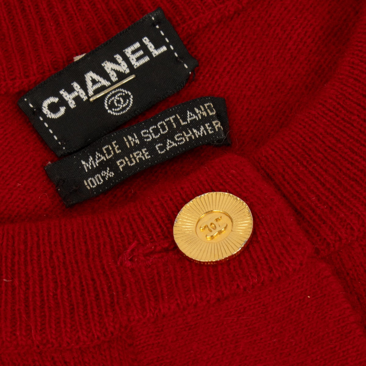 Authentic second hand Chanel Red Cashmere Sweater on Labellov.com