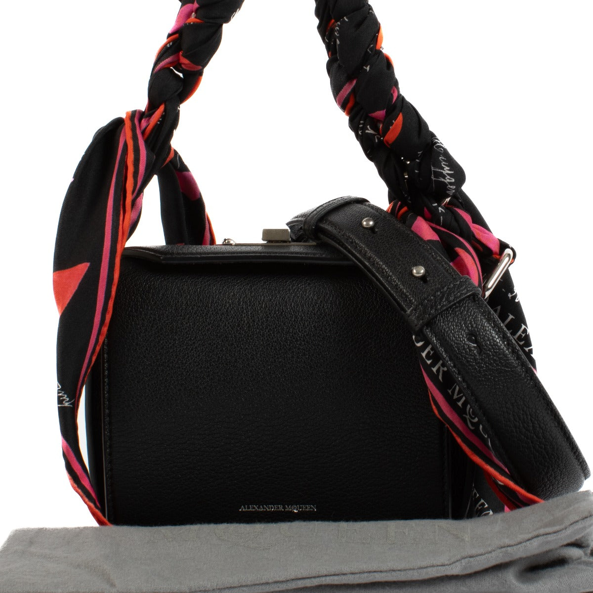 Shop safe online at Labellov in Antwerp, Brussels and Knokke this 100% authentic second hand Alexander McQueen Black Box 16 Silk Scarf Bag
