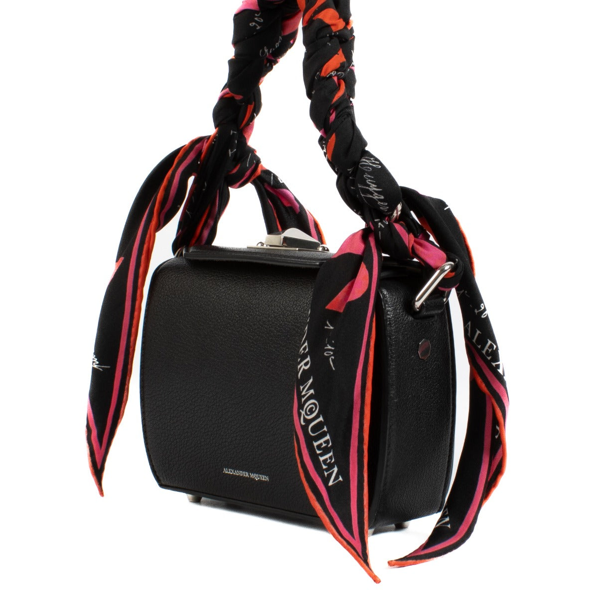 Shop safe online at Labellov in Antwerp, Brussels and Knokke this 100% authentic second hand Alexander McQueen Black Box 16 Silk Scarf Bag