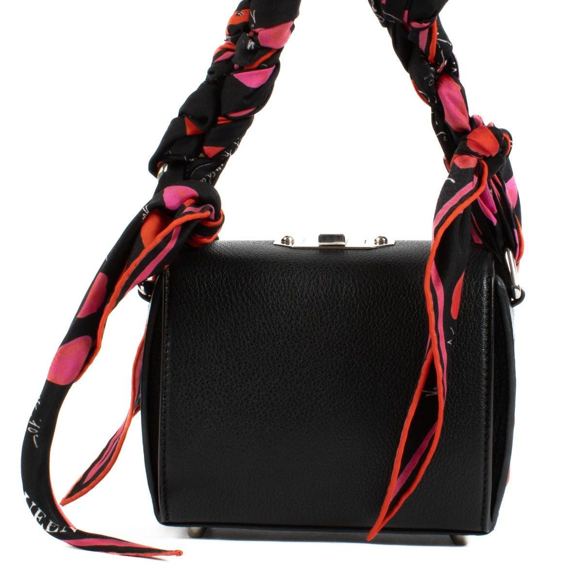 Shop safe online at Labellov in Antwerp, Brussels and Knokke this 100% authentic second hand Alexander McQueen Black Box 16 Silk Scarf Bag