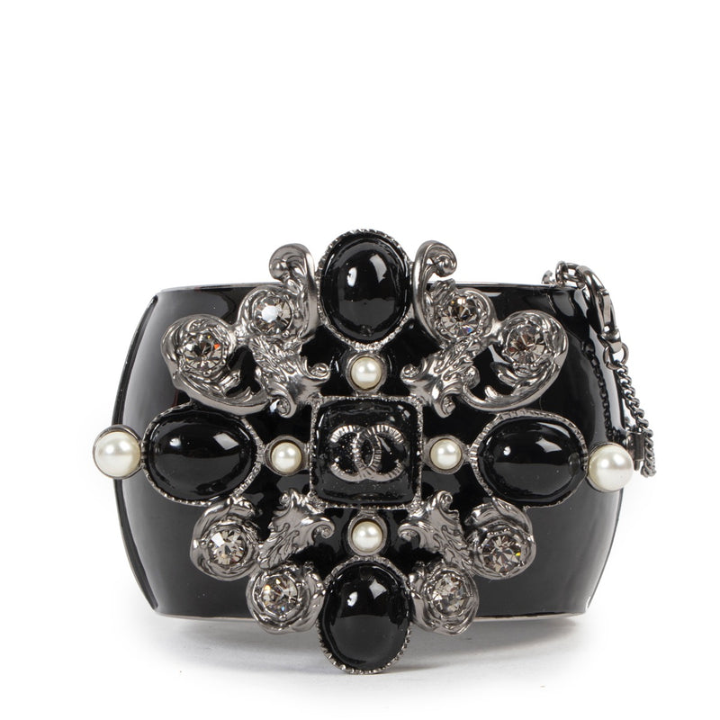 Buy an authentic second hand Chanel Vintage Black Manchette Rhinestones Bracelet in very good condition at Labellov