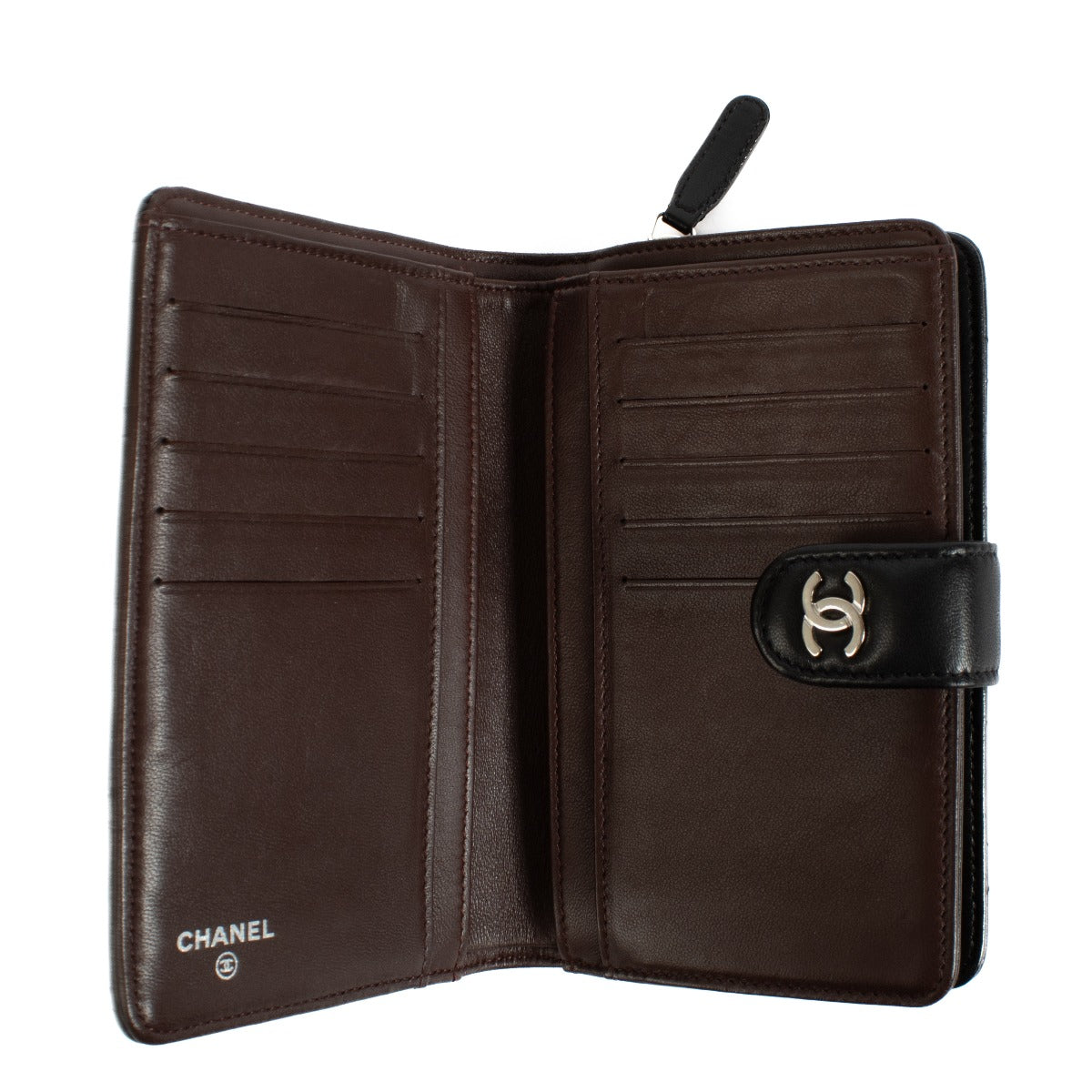 Shop safe online at Labellov in Antwerp, Brussels and Knokke this 100% authentic second hand Chanel Black Leather Quilted Compact Wallet