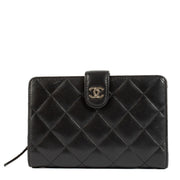 Shop safe online at Labellov in Antwerp, Brussels and Knokke this 100% authentic second hand Chanel Black Leather Quilted Compact Wallet