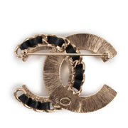 Shop safe online at Labellov in Antwerp this 100% authentic second hand CChanel Cruise 2019 Pale Gold Interlocking CC Brooch