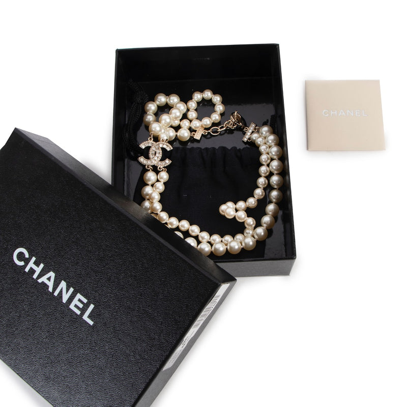 Buy an authentic second hand Chanel Faux Pearl Necklace with Interlocking CC Logo in very good condition at Labellov