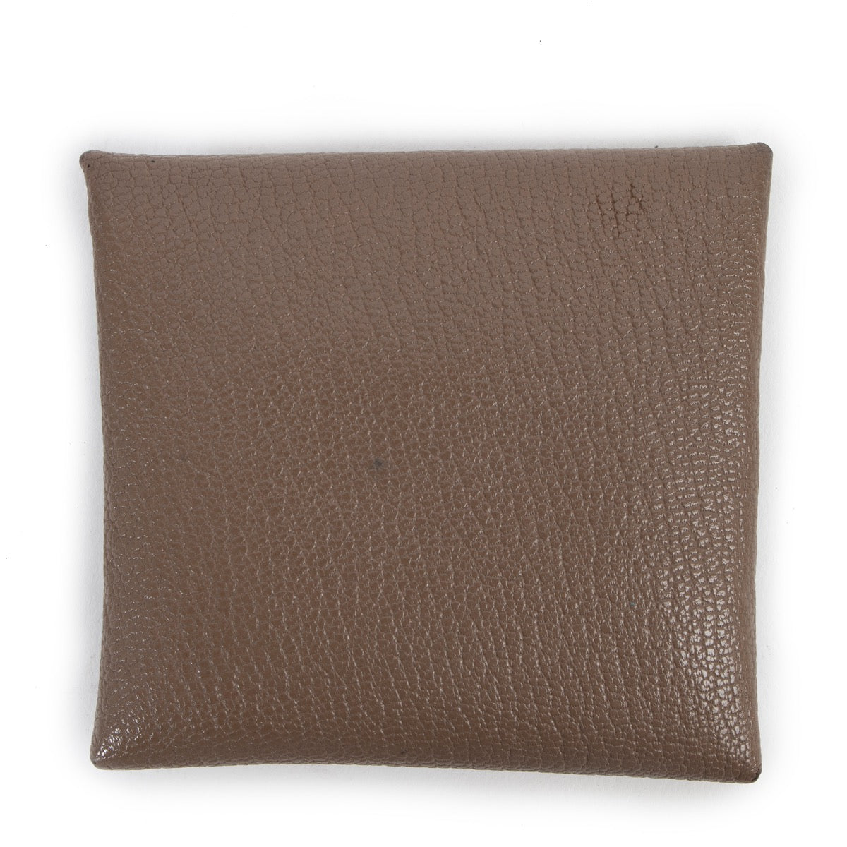 Shop safe online at Labellov in Antwerp this 100% authentic second hand Hermès Etoupe Epsom Calfskin Bastia Coin Purse
