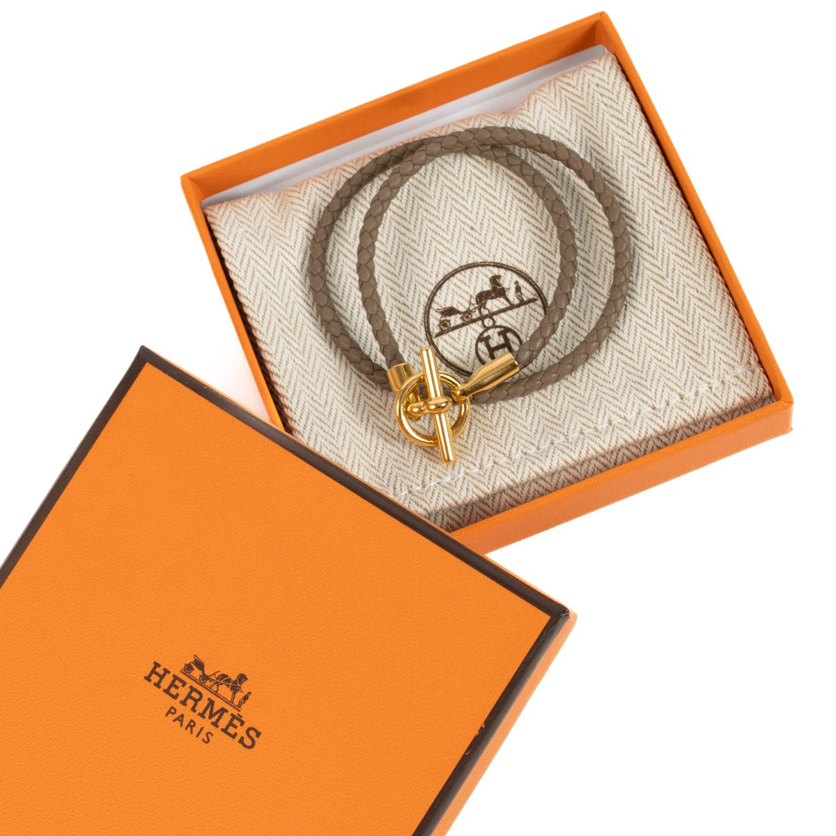 Shop safe online at Labellov in Antwerp, Brussels and Knokke this 100% authentic second hand Hermès Étoupe Glenan Double Tour Bracelet