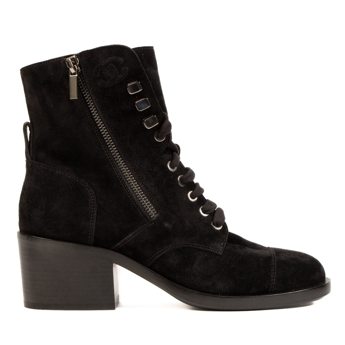 Shop safe online at Labellov in Antwerp, Brussels and Knokke these 100% authentic second hand Chanel Black Nubuck Ankle Boots - size 38