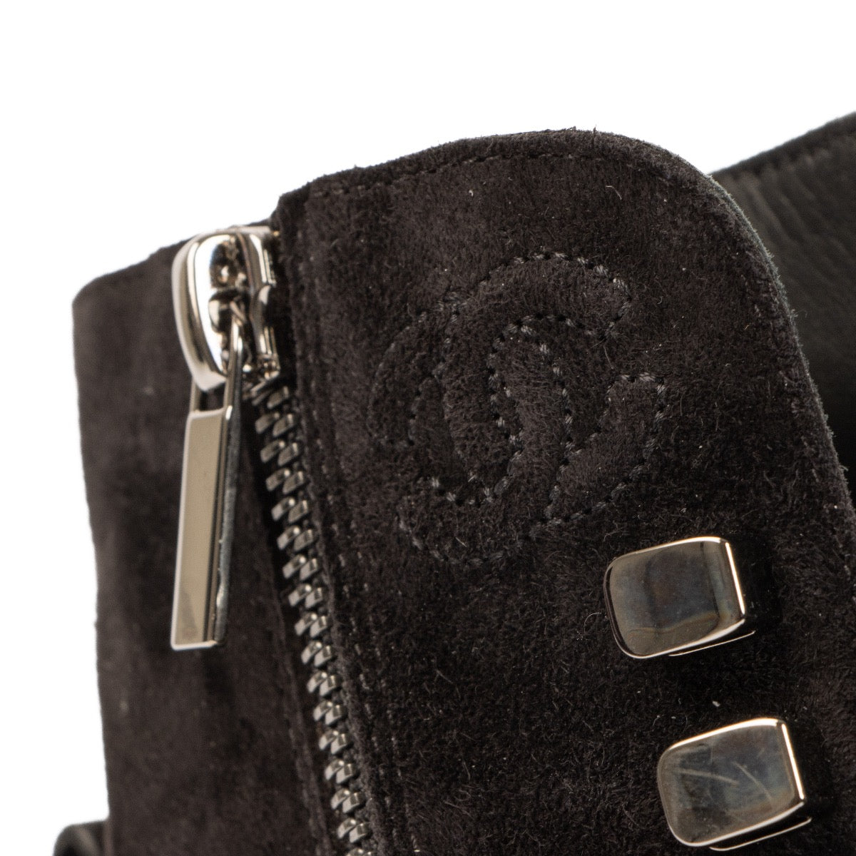 Shop safe online at Labellov in Antwerp, Brussels and Knokke these 100% authentic second hand Chanel Black Nubuck Ankle Boots - size 38