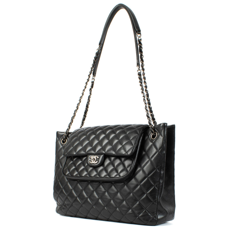 Chanel 15A Paris-Salzburg Zwart Lamsleer Tas met Klepsluiting aan de Voorkant
