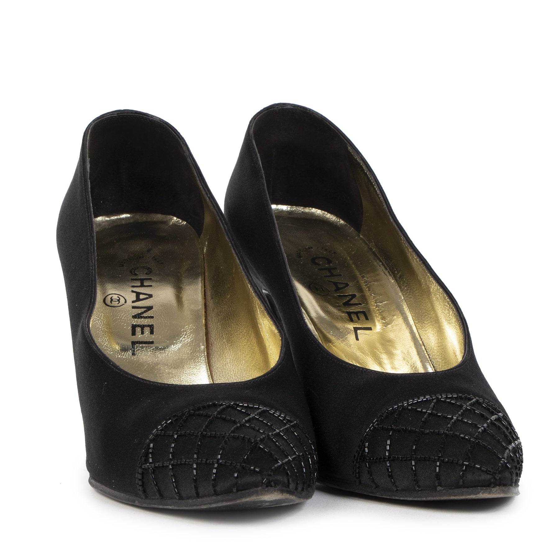 Authentic secondhand Chanel Black Beaded Satin Pointy Pumps - size 37,5 designer shoes high heels designer brands fashion luxury vintage webshop worldwide shipping safe secure online shopping Antwerp Belgium