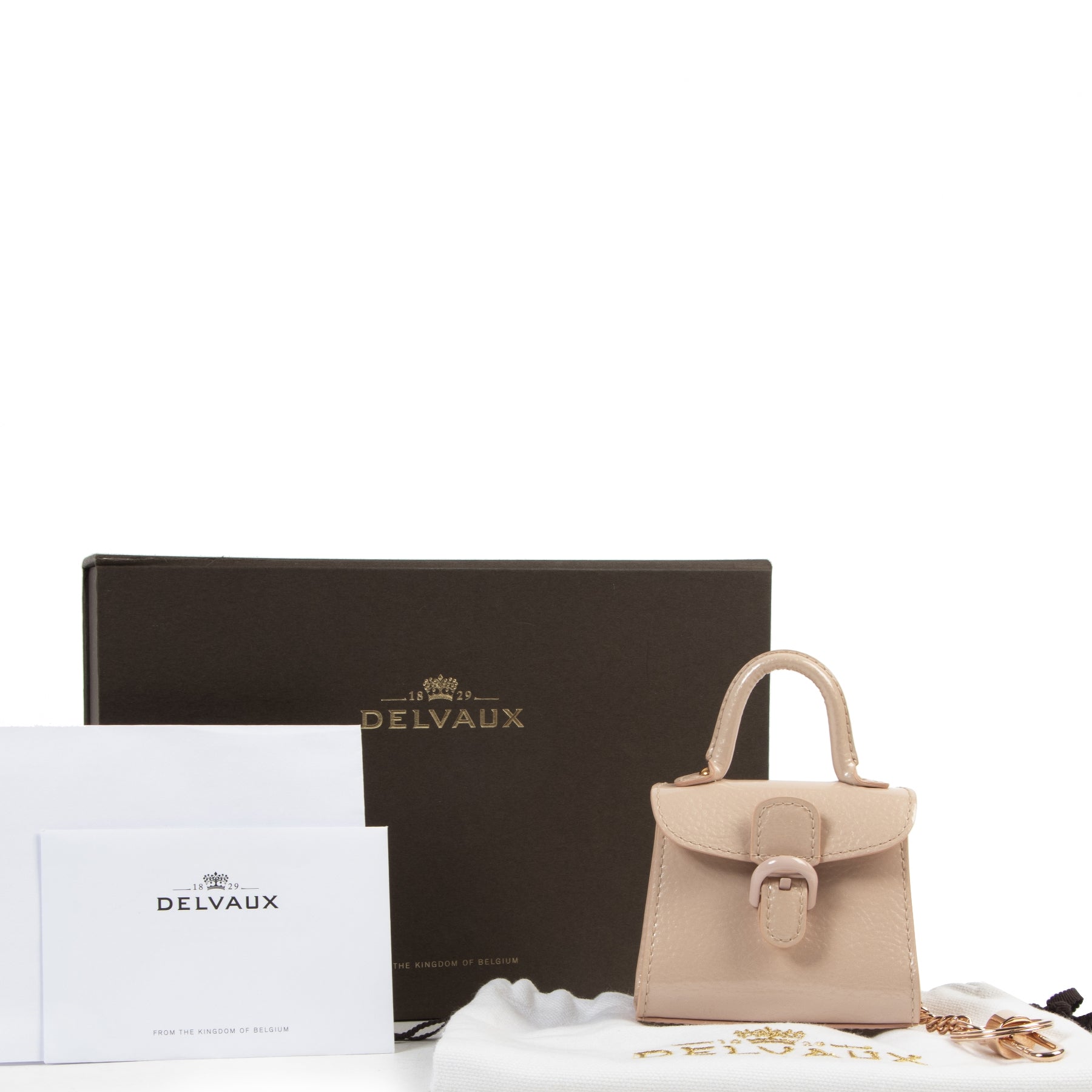 Buy this authentic second-hand vintage Delvaux Limited Edition Pink Patent Leather Les Miniatures at online webshop LabelLOV. Safe and secure shopping. Koop deze authentieke tweedehands vintage Delvaux Limited Edition Pink Patent Leather Les Miniatures