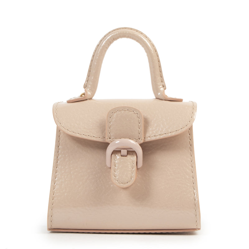Buy this authentic second-hand vintage Delvaux Limited Edition Pink Patent Leather Les Miniatures at online webshop LabelLOV. Safe and secure shopping. Koop deze authentieke tweedehands vintage Delvaux Limited Edition Pink Patent Leather Les Miniatures