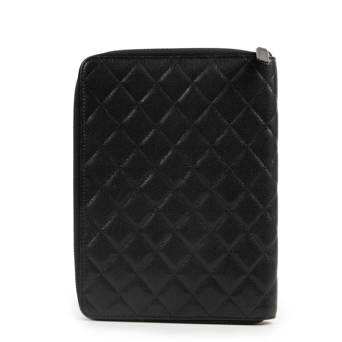 This Chanel Black Caviar Quilted Zip Around Notebook Agenda Cover is available at Labellov in just as new condition online or in store at Labellov Antwerp