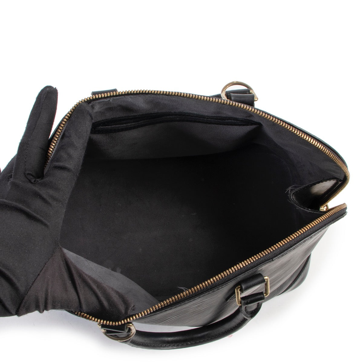 Shop safe online 100% authentic second hand Louis Vuitton Black Epi Leather Alma at the right price at labellov in Antwerp.