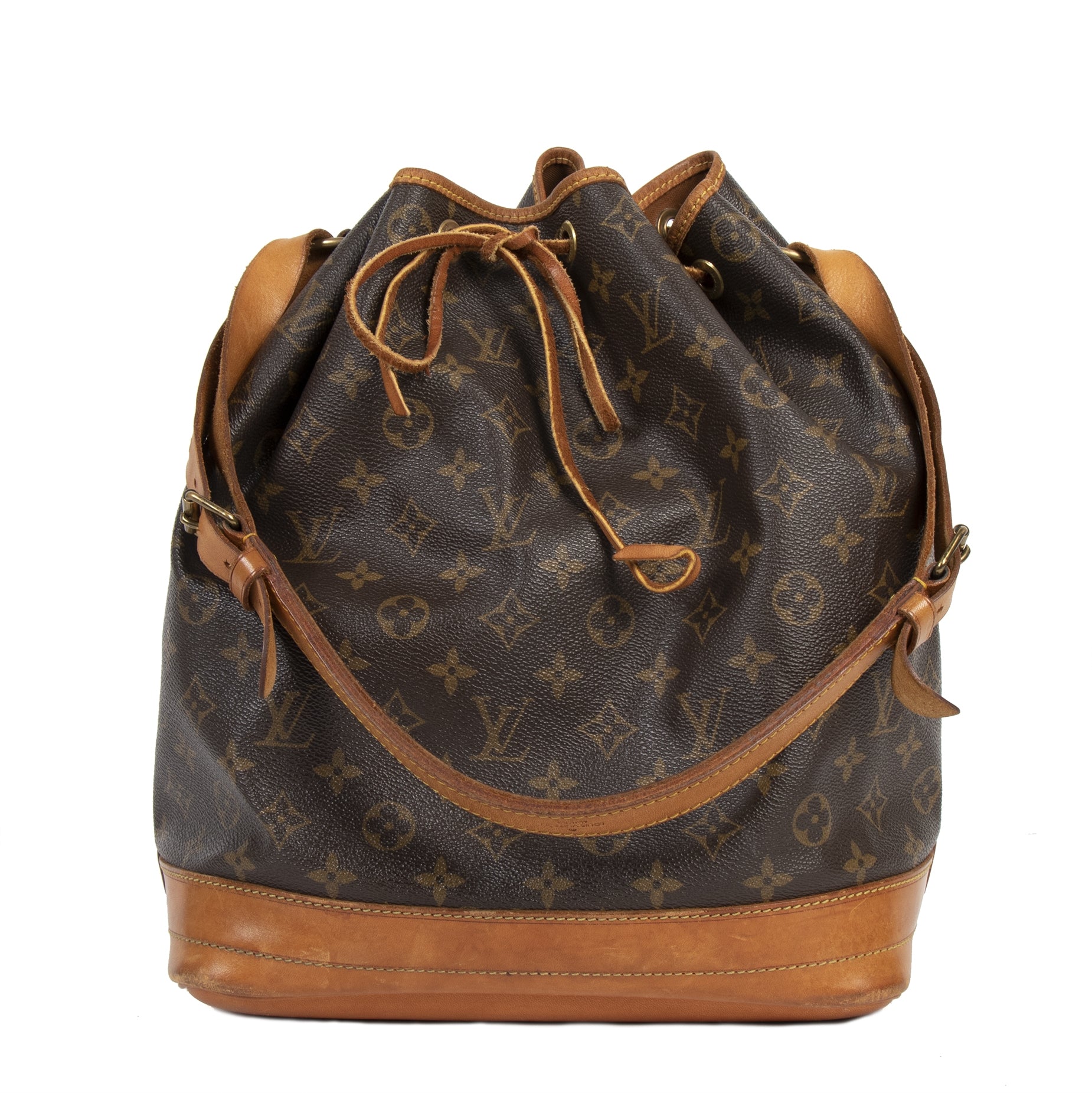 Buy authentic secondhand Louis Vuitton Monogram Noé Bucket Bag at the right price at LabelLOV vintage webshop. Safe and secure online shopping. Koop authentieke tweedehands Louis Vuitton Monogram Noé Bucket Bag met de juiste prijs bij LabelLOV