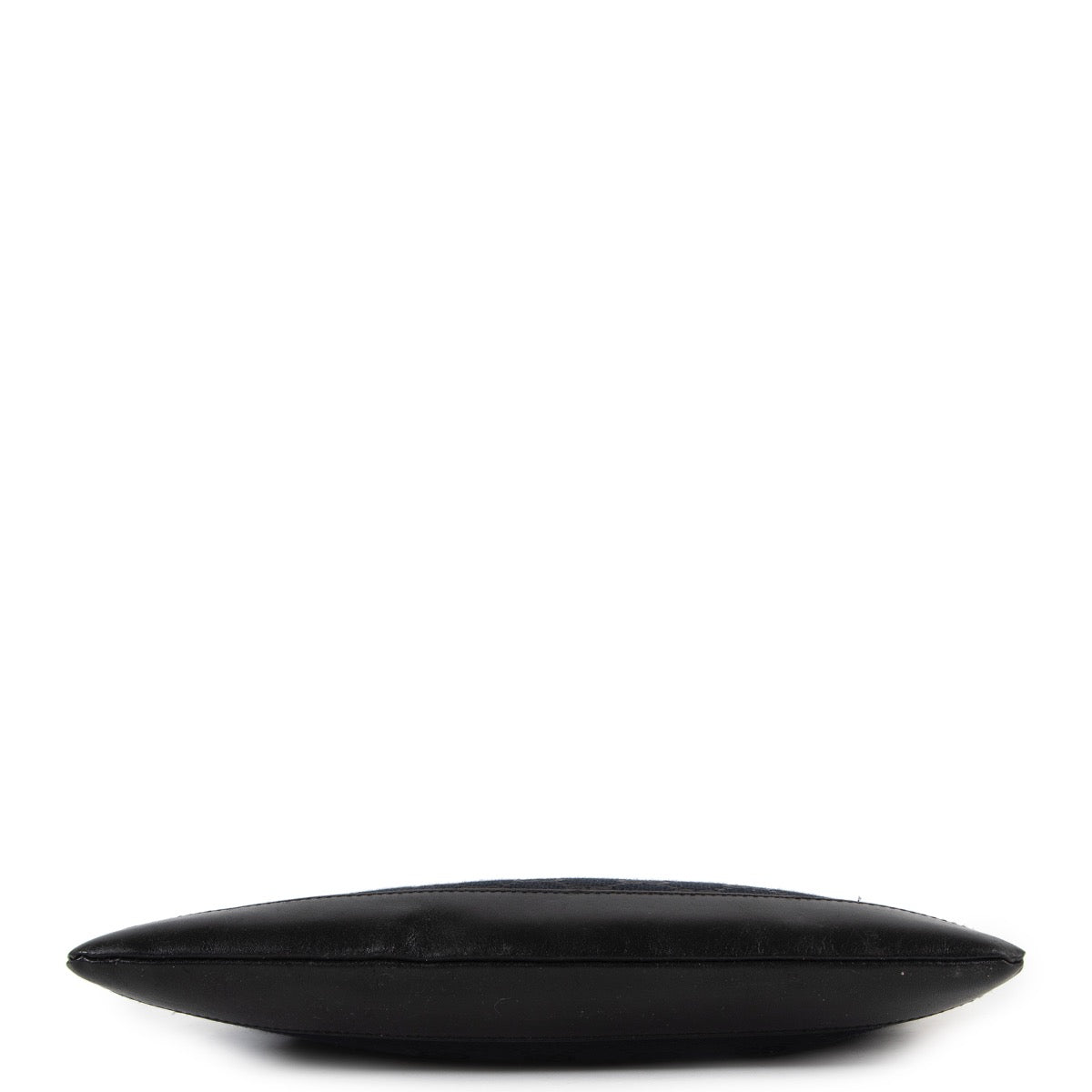Shop safe online at Labellov in Antwerp this 100% authentic second hand Gucci Black Monogram Canvas Enveloppe Clutch