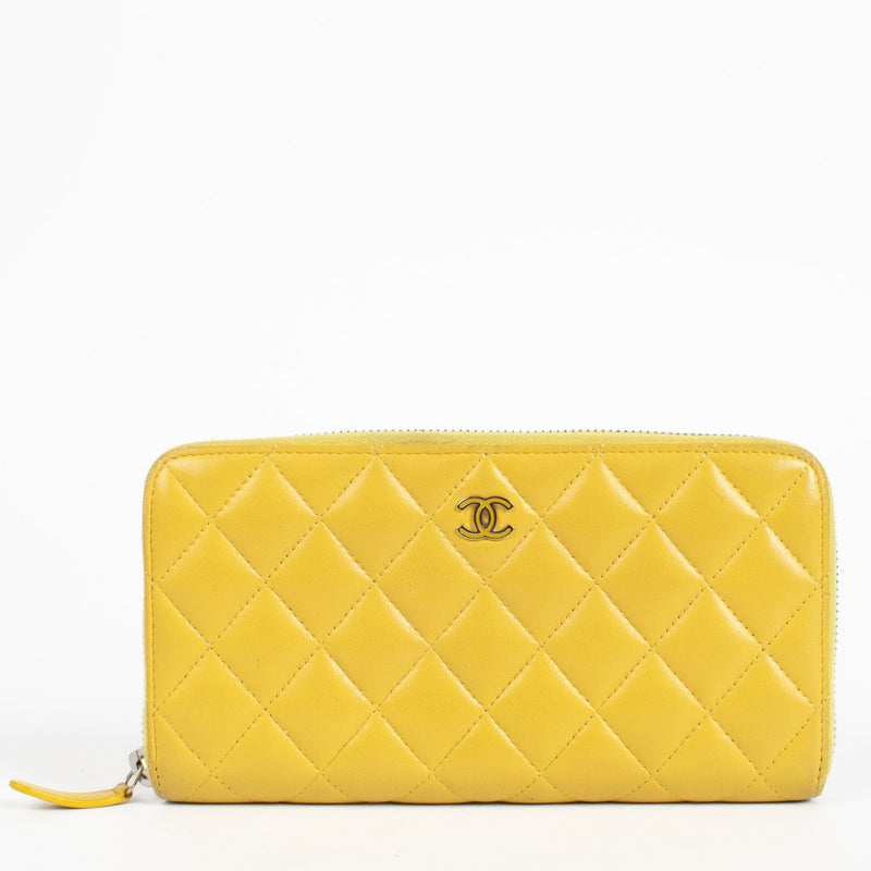 Chanel Gele Lamsleren Klassieke Grote Portemonnee met Ritssluiting