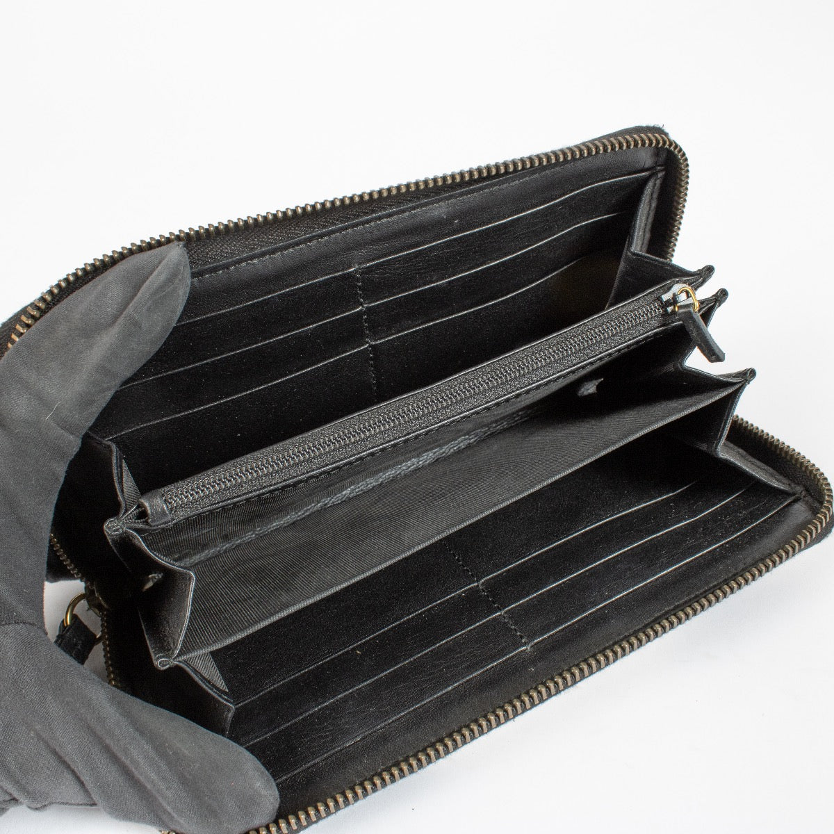 Gucci Black/White GG Marmont Zip Around Wallet