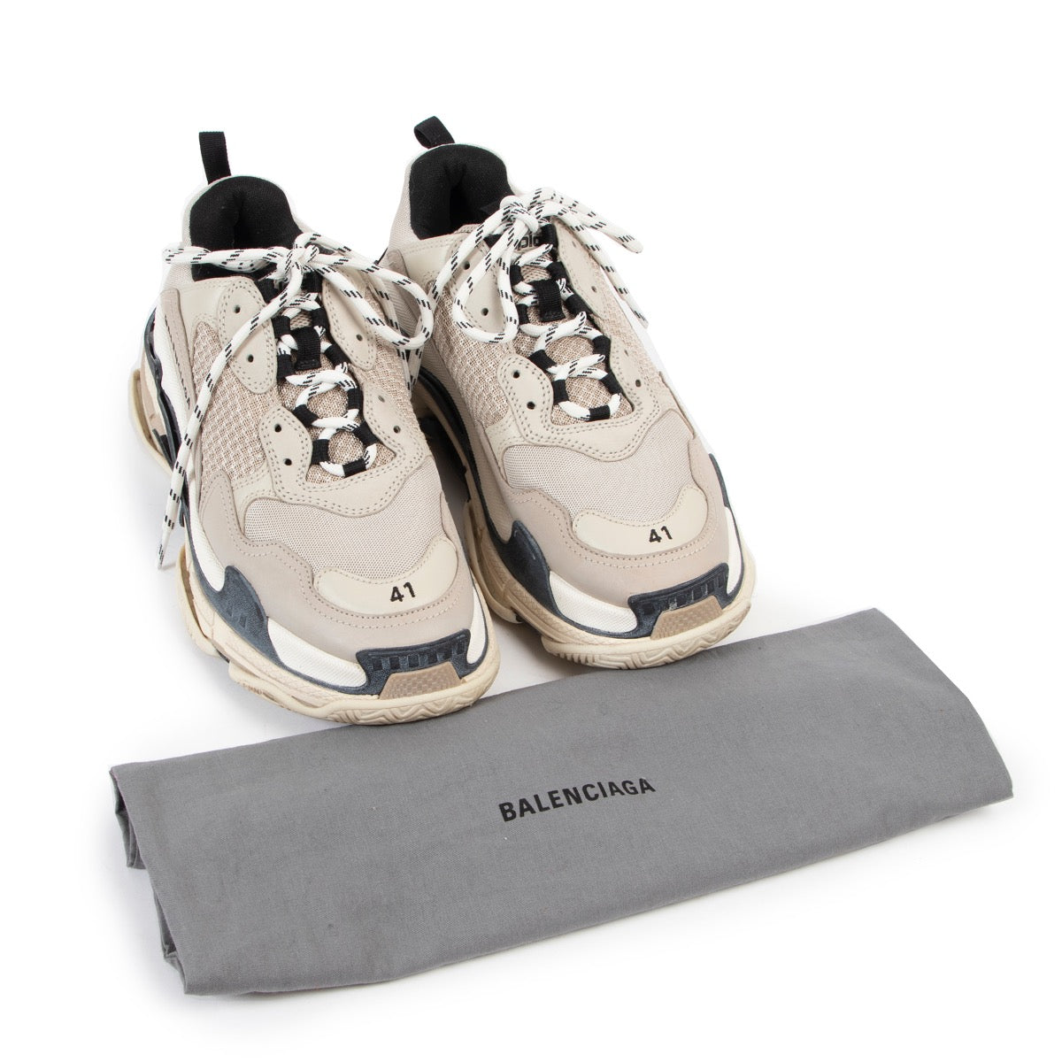 Shop safe online at Labellov in Antwerp this 100% authentic second hand Balenciaga Blue Triple S Sneakers in very good condition.