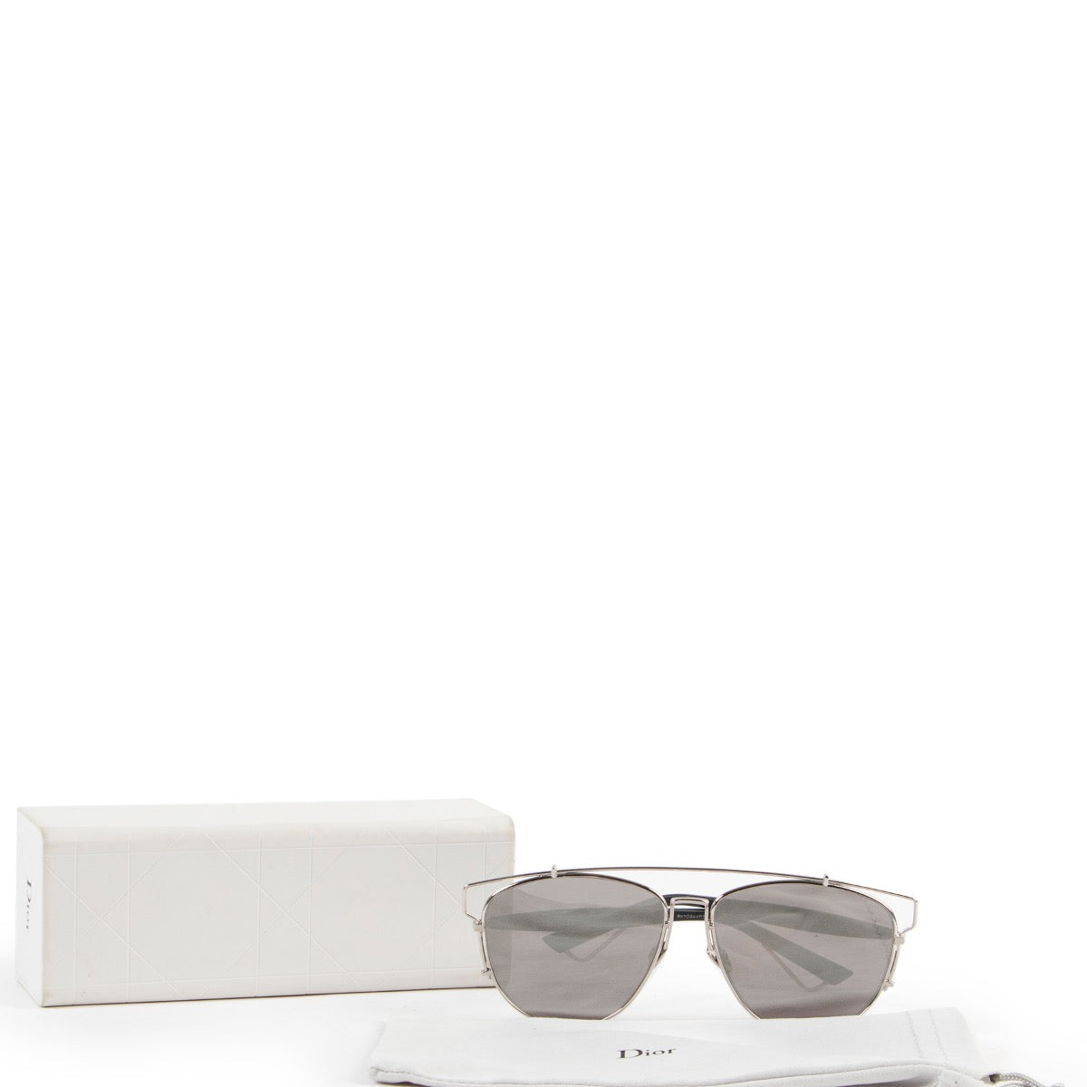 Shop safe online at Labellov in Antwerp this 100% authentic second hand Christian Dior Silver Technologic Glasses