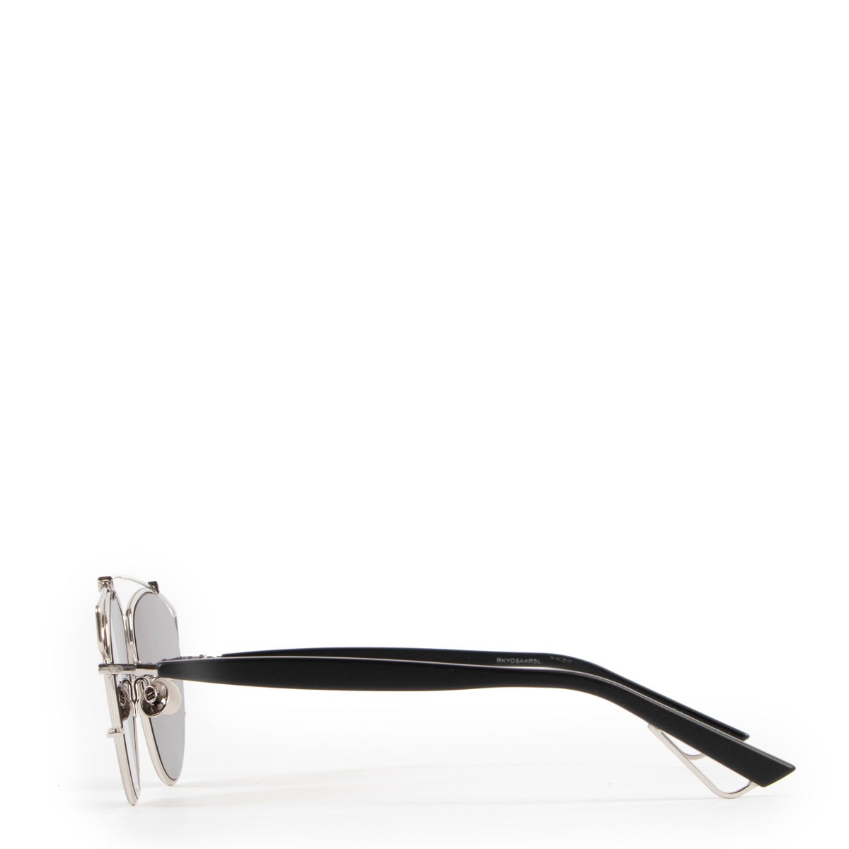 Shop safe online at Labellov in Antwerp this 100% authentic second hand Christian Dior Silver Technologic Glasses