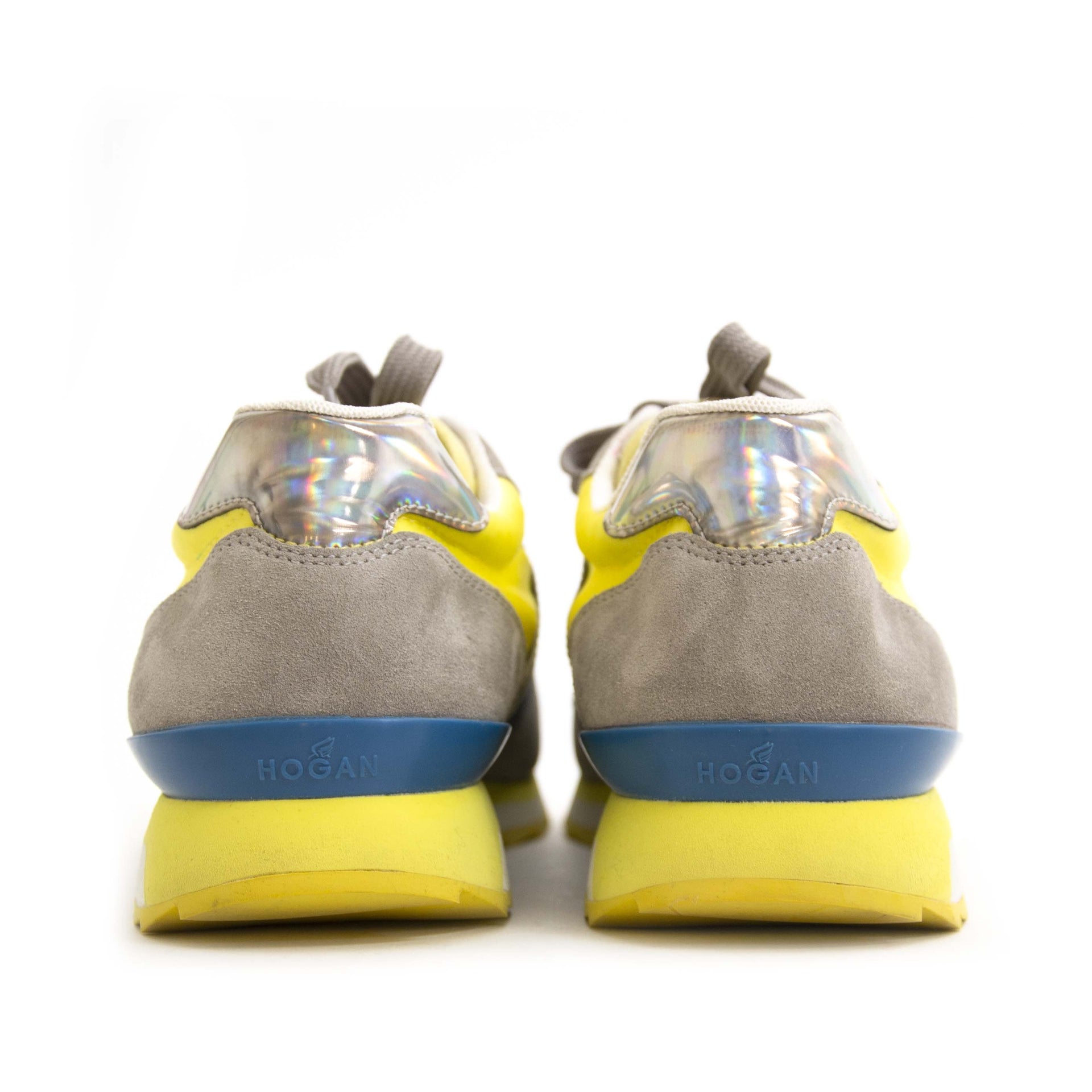 Buy authentic second hand vintage Hogan Sneakers Runnino alliccatio at online webshop LabelLOV. Safe and secure shopping. Koop authentieke tweedehands vintage Hogan Sneakers Runnino alliccatio bij online webshop LabelLOV.