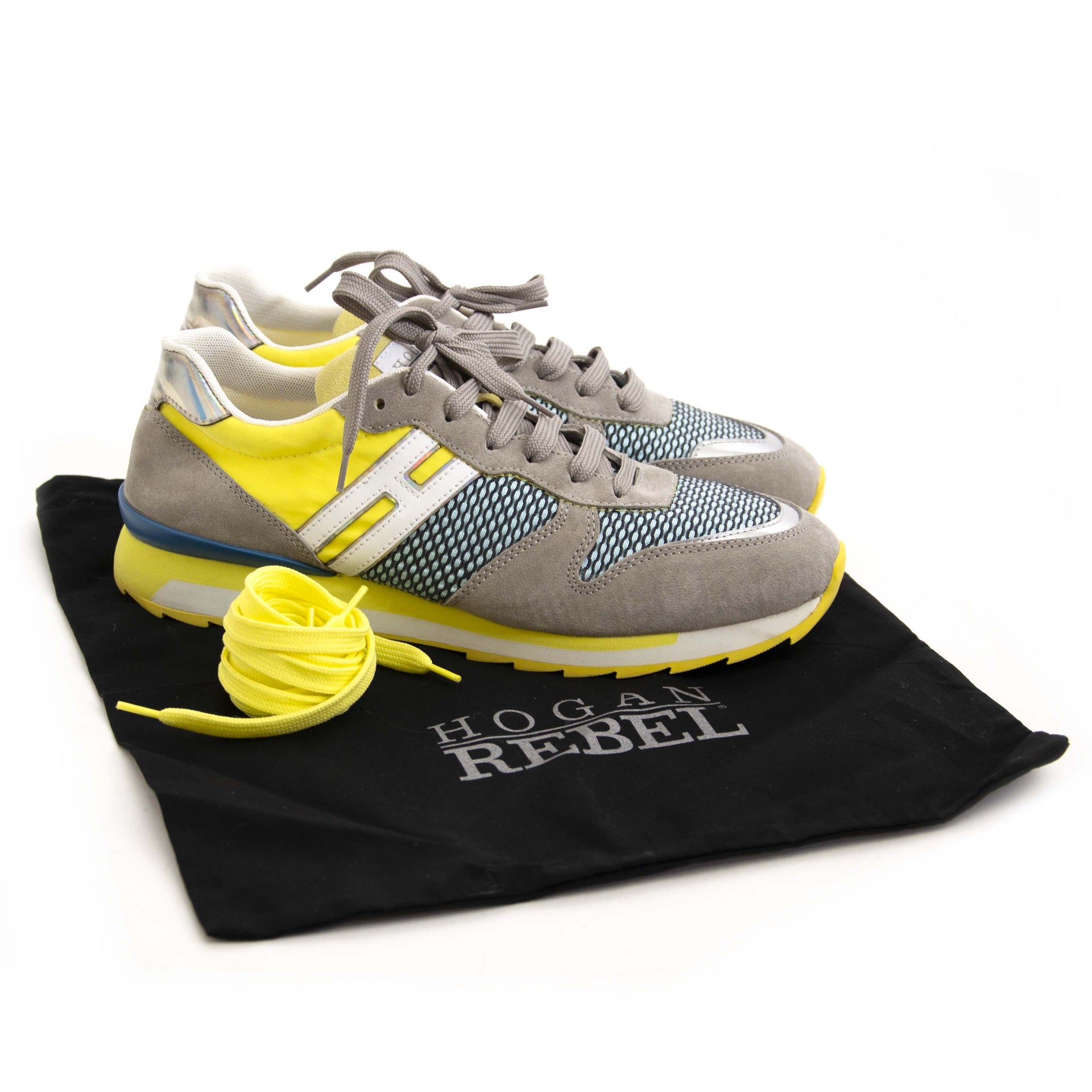 Buy authentic second hand vintage Hogan Sneakers Runnino alliccatio at online webshop LabelLOV. Safe and secure shopping. Koop authentieke tweedehands vintage Hogan Sneakers Runnino alliccatio bij online webshop LabelLOV.
