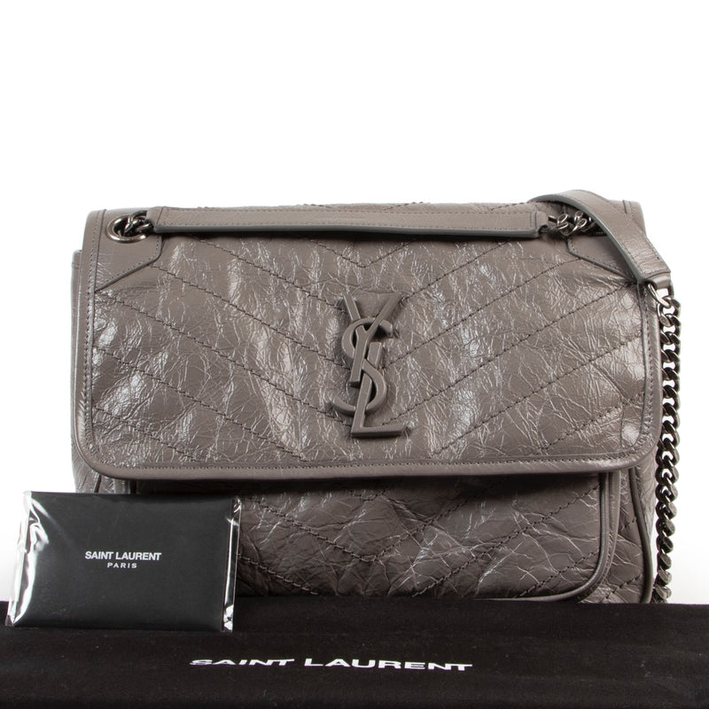 Veilig online kopen van authentieke Saint Laurent grijze Niki Medium handtas.