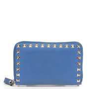 Valentino Garavani Blue Continental Zip-Around Wallet kopen en verkopen aan de beste prijs bij Labellov
