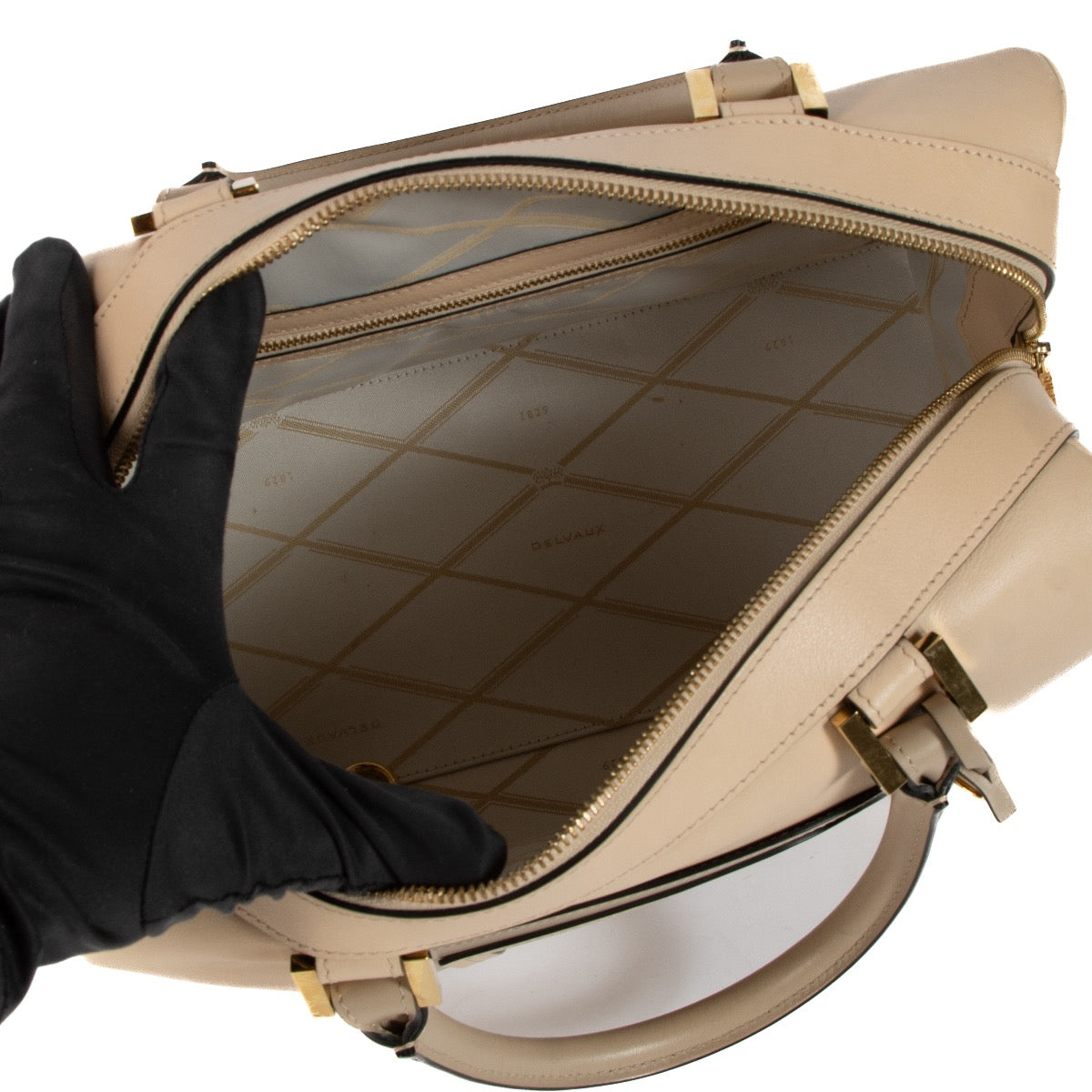 Shop 100% authentic secondhand Delvaux Bicolore Nude/Sand Allure Louise Boston Bag on Labellov.com