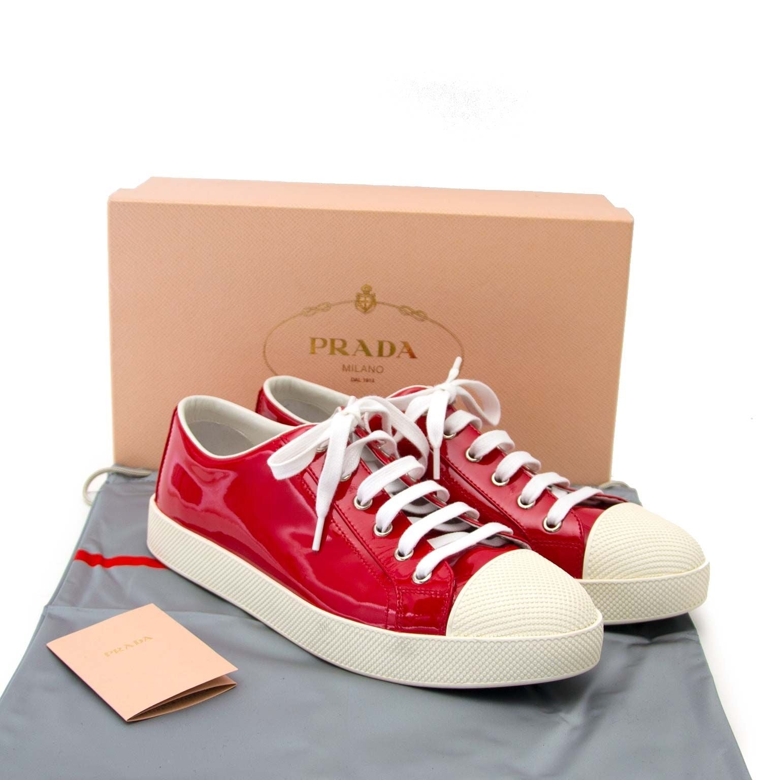 acheter et vendre des articles de prada chez labellov