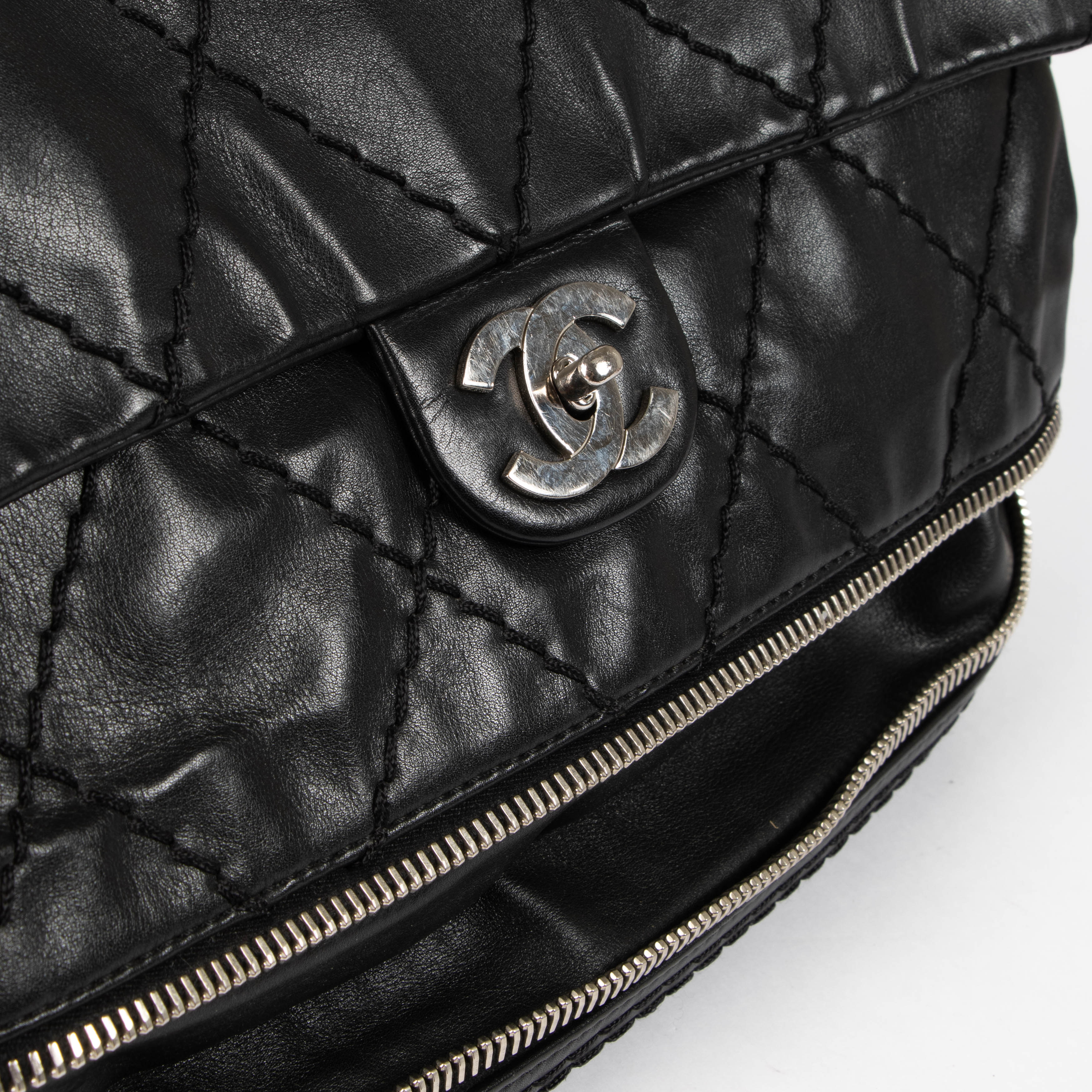 Chanel Black Stitched Expandable Shoulder Bag – Labellov