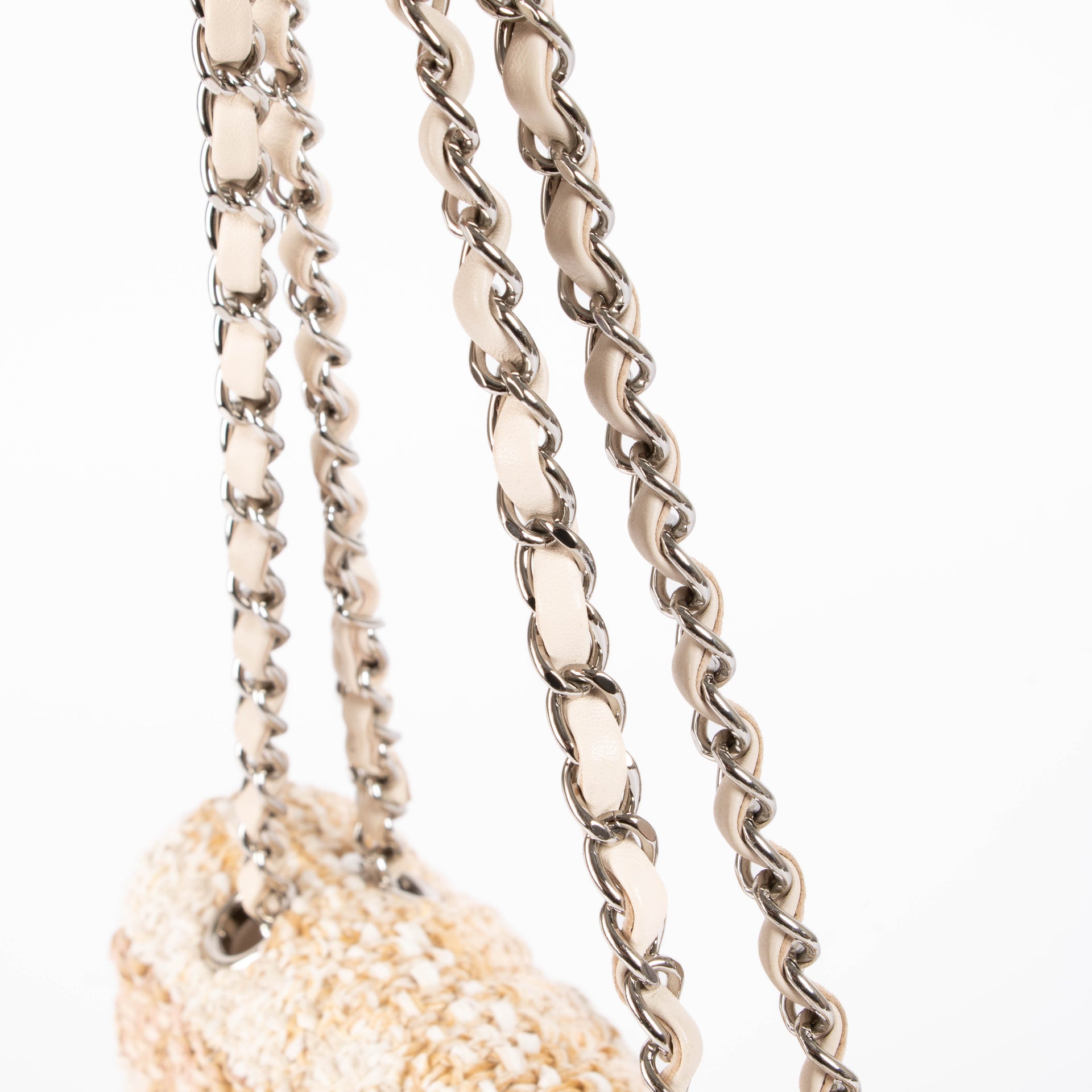 Sac Chanel Classique 11.12 en tweed beige, taille moyenne