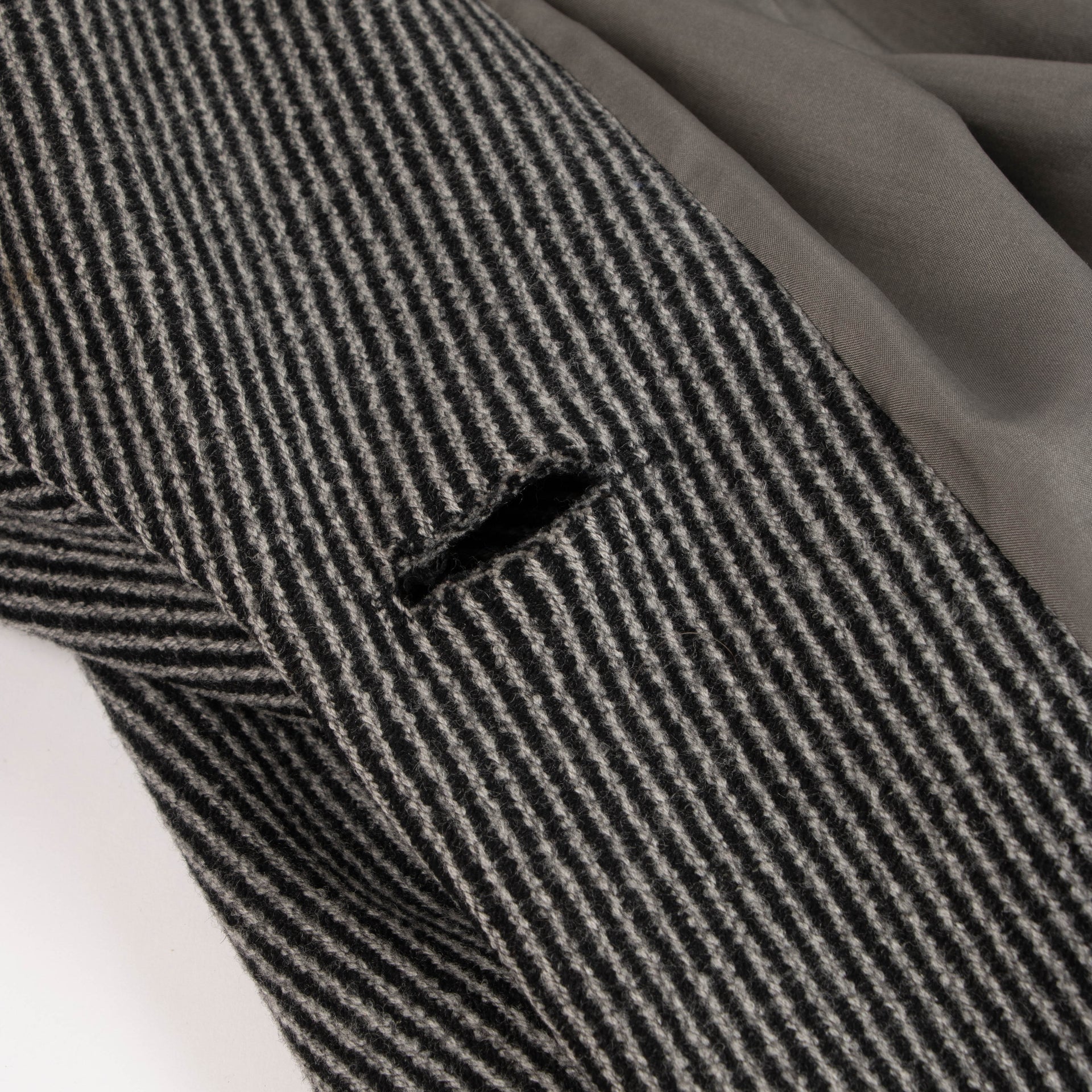 Chanel 07A Grey Coat - Size 40