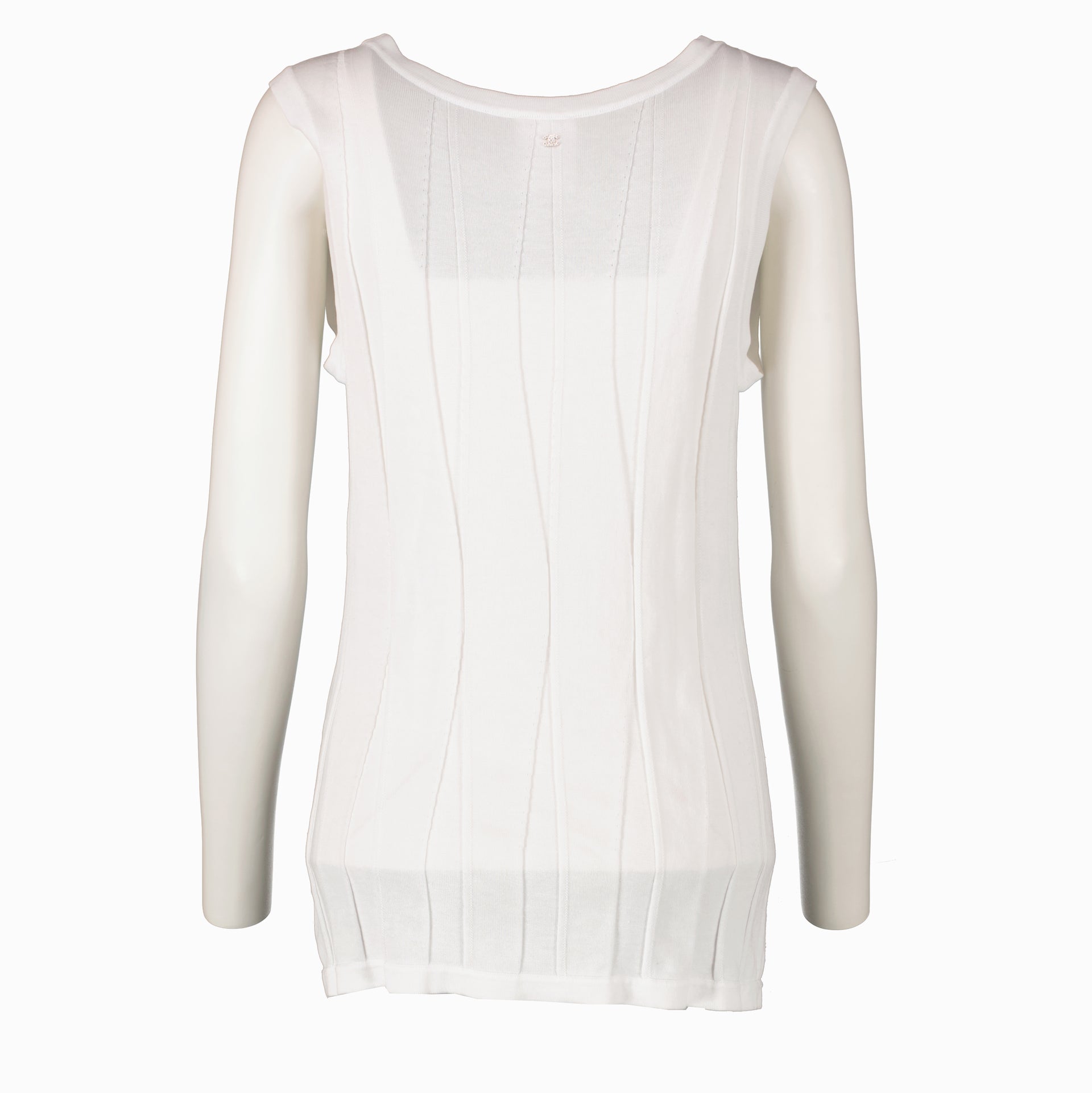Shop this authentic Chanel White Top pre-loved on Labellov.com 