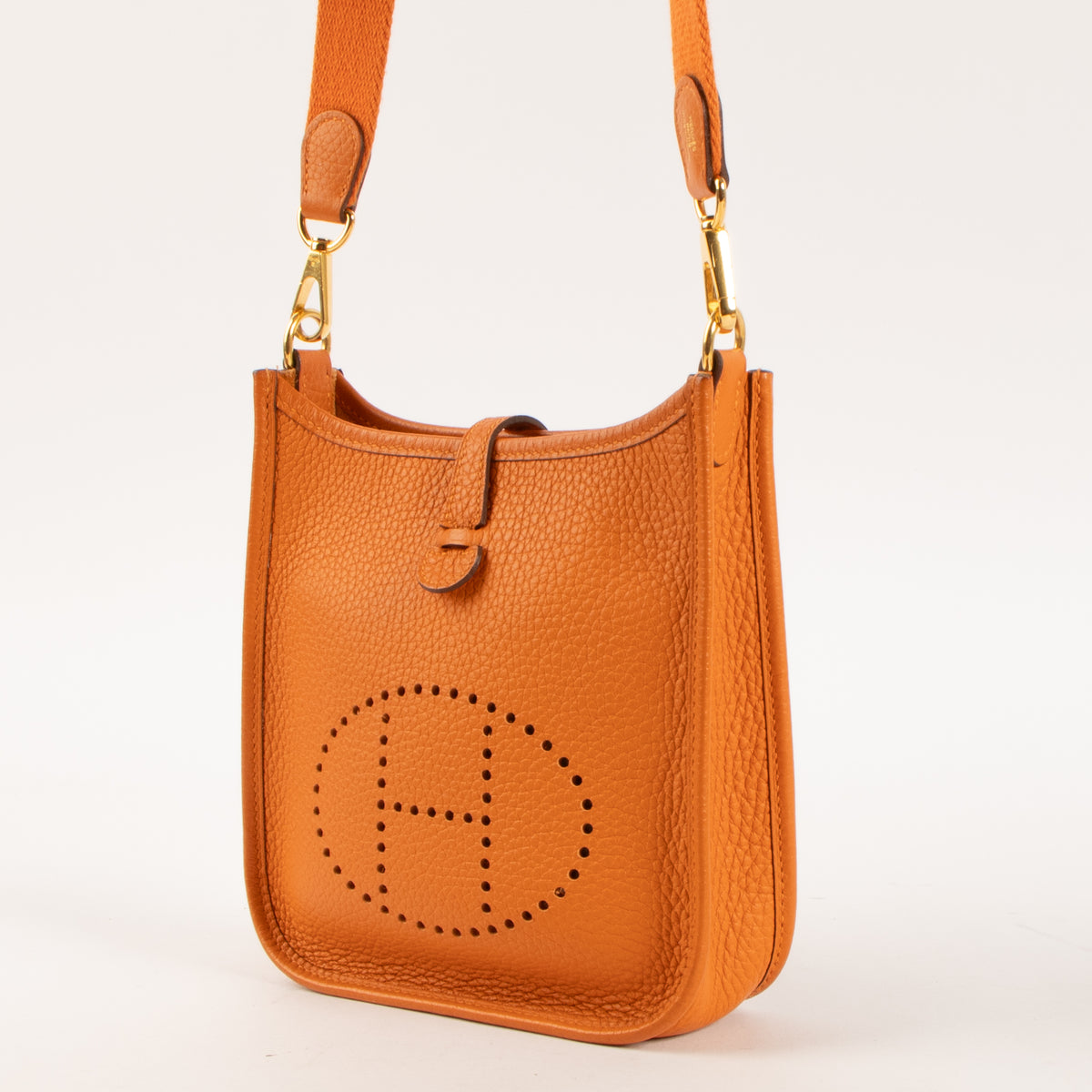 Shop this authentic Hermès Evelyne 16 Orange Clemence GHW pre-loved on Labellov.com