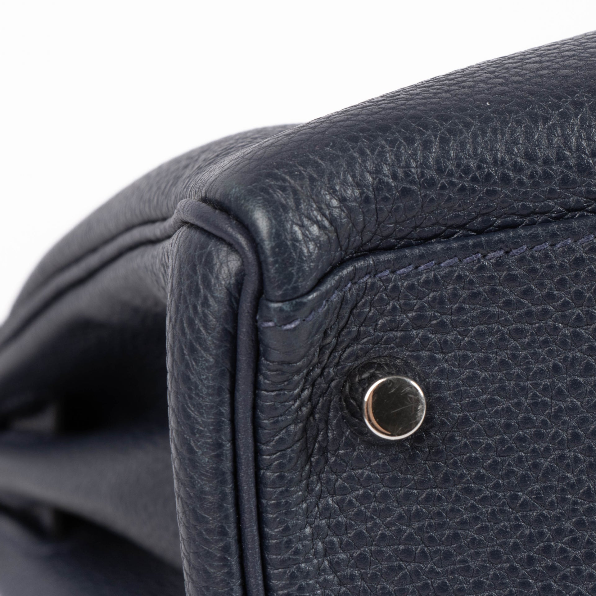 Shop the authentic Hermes Kelly 32 Bleu Nuit PHW second hand on Labellov.com