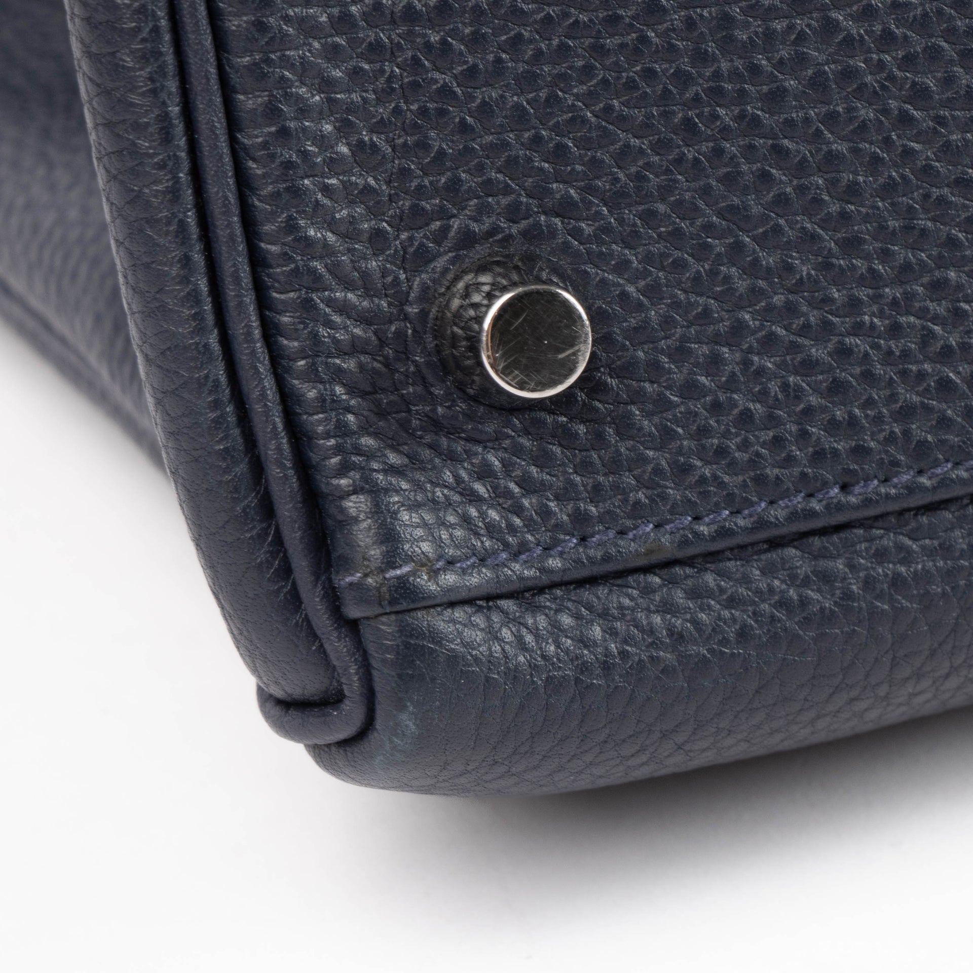 Shop the authentic Hermes Kelly 32 Bleu Nuit PHW second hand on Labellov.com