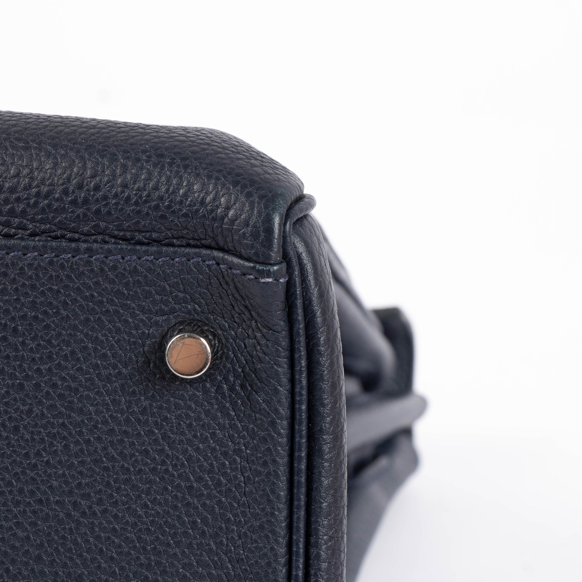 Shop the authentic Hermes Kelly 32 Bleu Nuit PHW second hand on Labellov.com