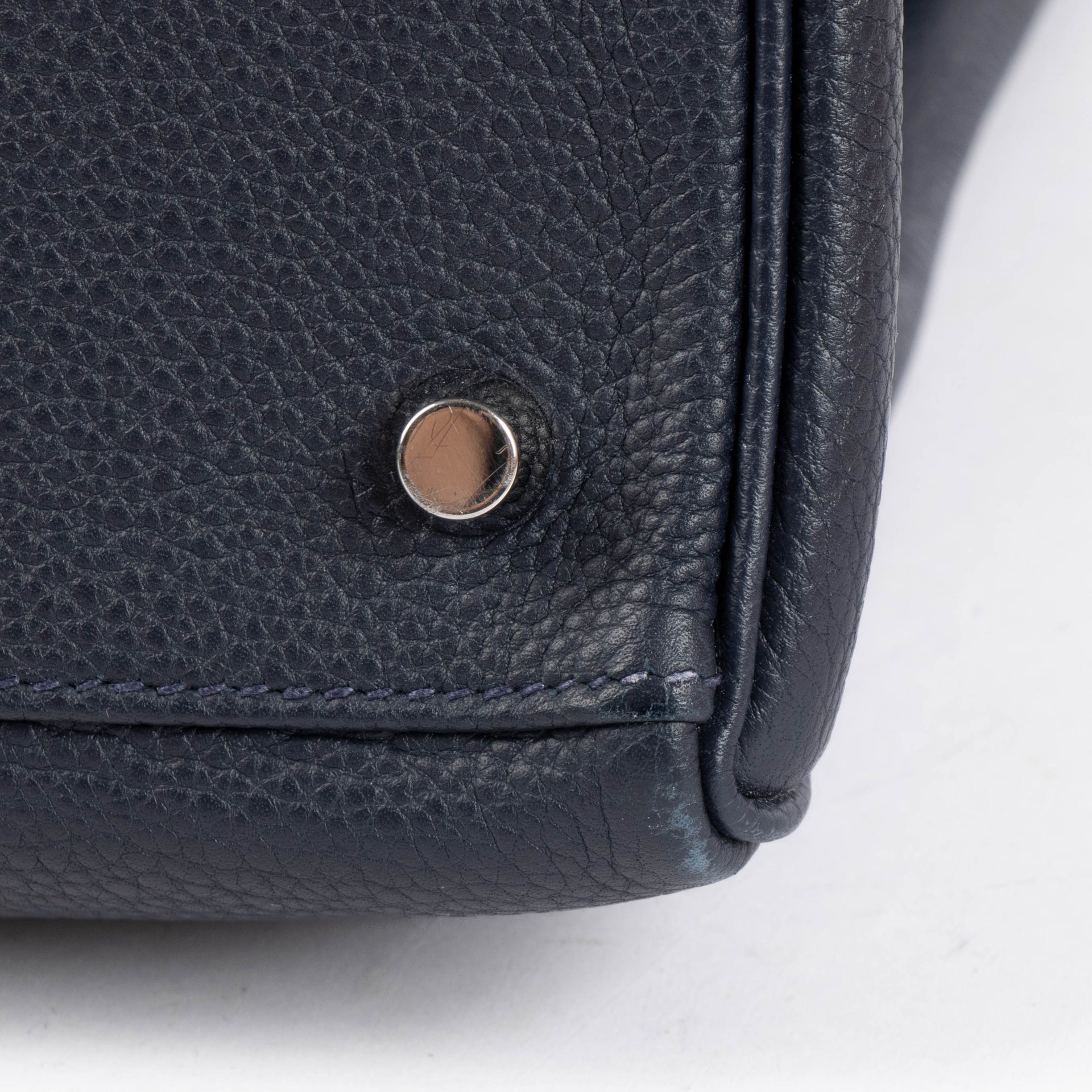 Shop the authentic Hermes Kelly 32 Bleu Nuit PHW second hand on Labellov.com