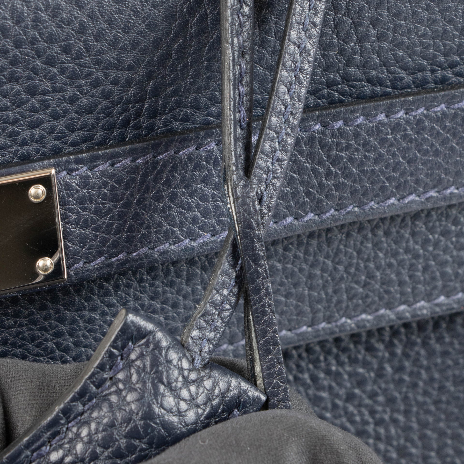 Shop the authentic Hermes Kelly 32 Bleu Nuit PHW second hand on Labellov.com