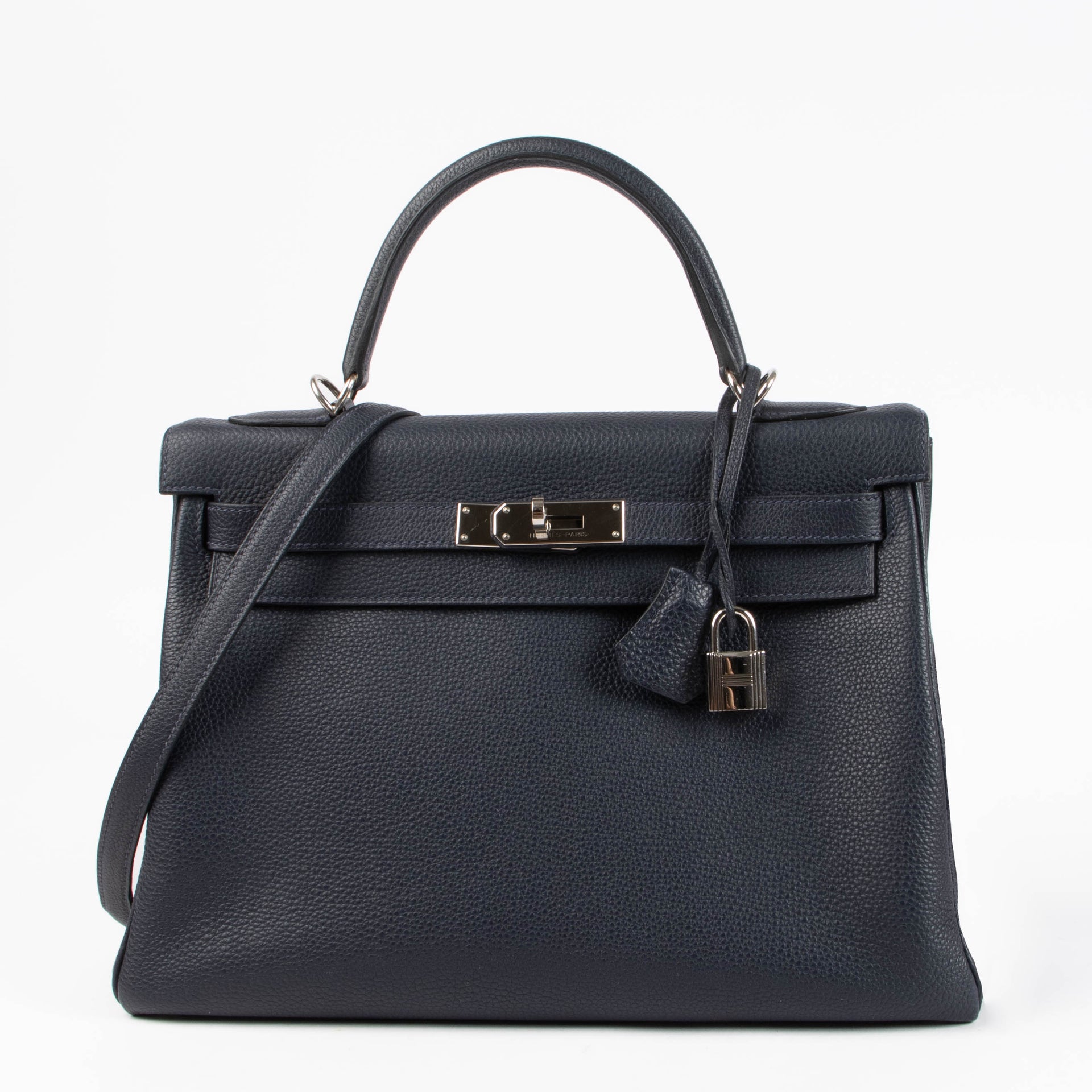 Shop the authentic Hermes Kelly 32 Bleu Nuit PHW second hand on Labellov.com
