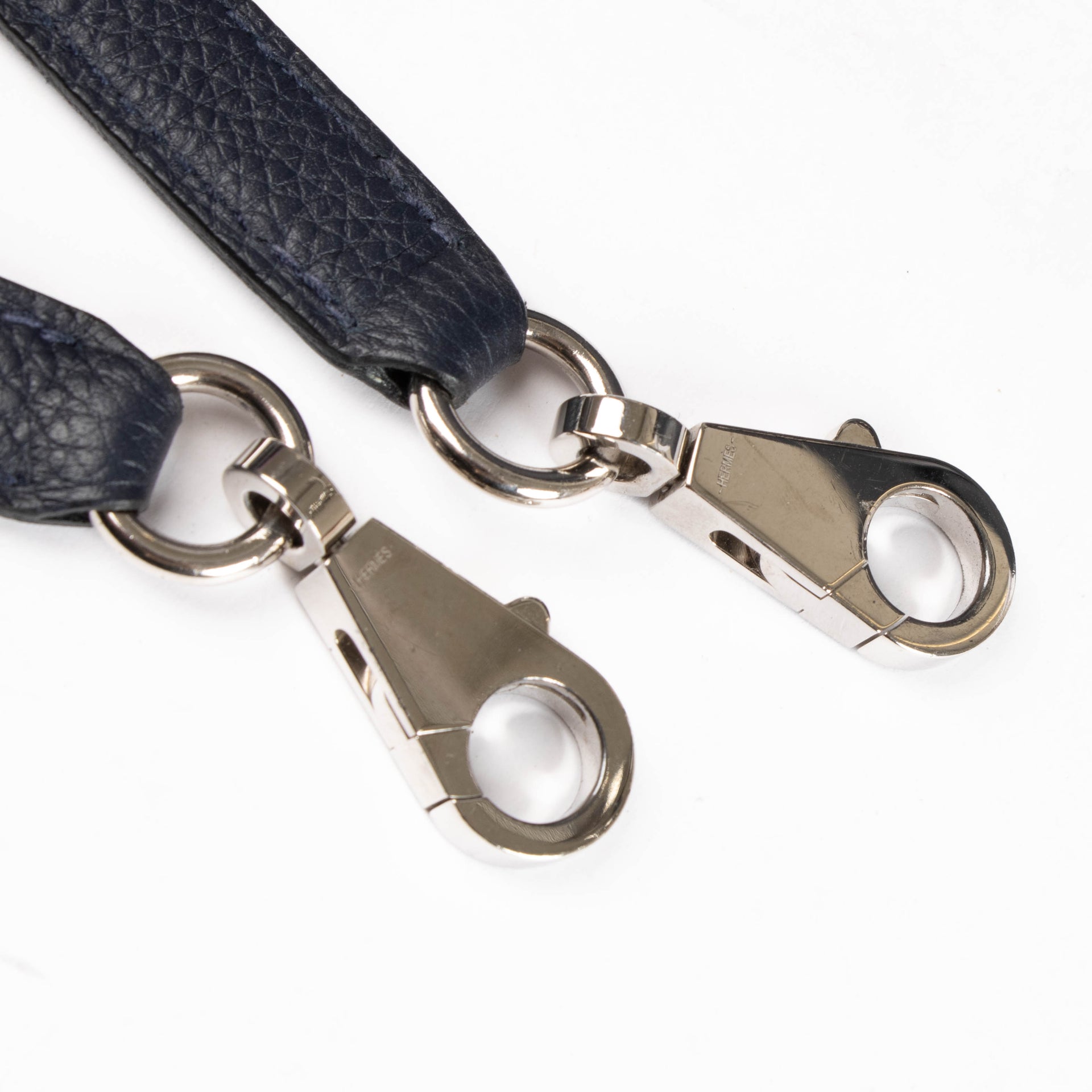 Shop the authentic Hermes Kelly 32 Bleu Nuit PHW second hand on Labellov.com