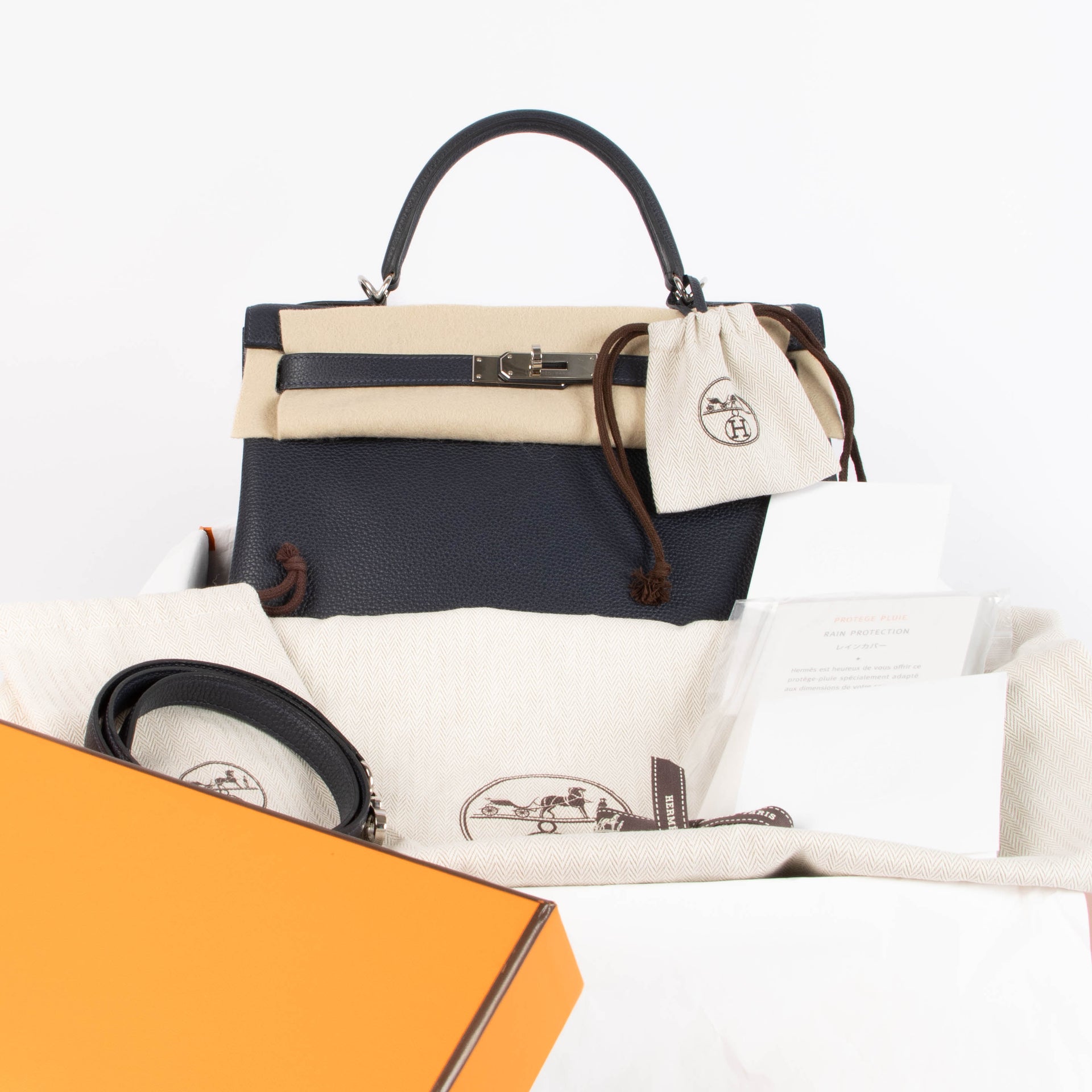 Shop the authentic Hermes Kelly 32 Bleu Nuit PHW second hand on Labellov.com