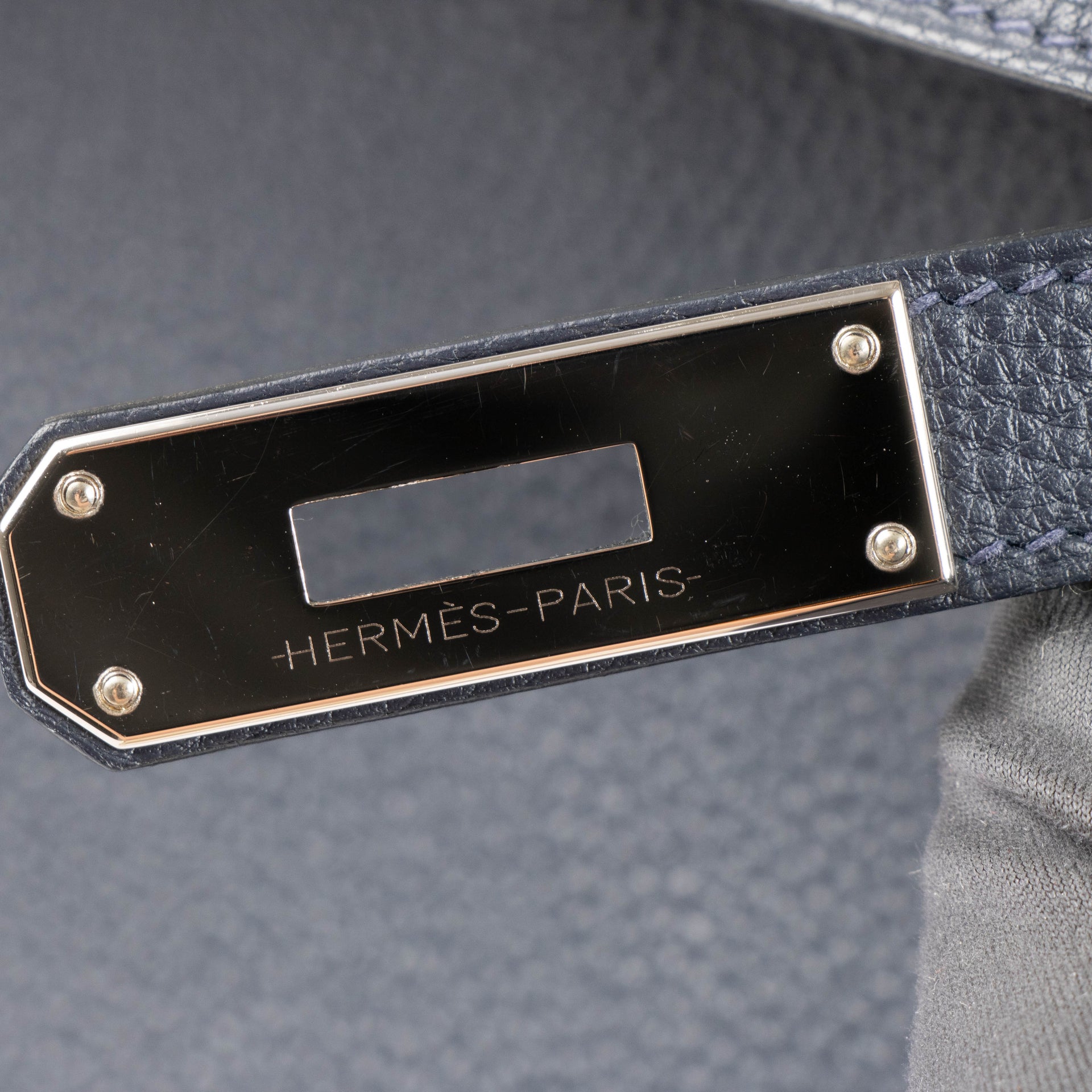 Shop the authentic Hermes Kelly 32 Bleu Nuit PHW second hand on Labellov.com
