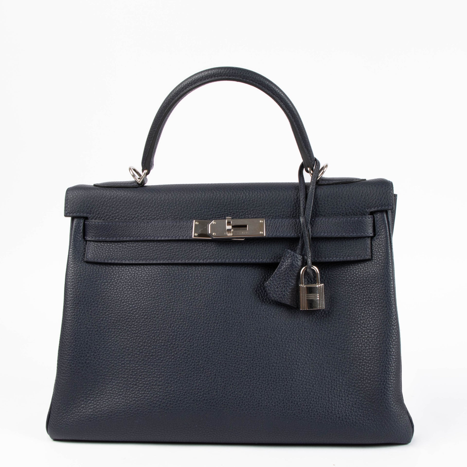 Shop the authentic Hermes Kelly 32 Bleu Nuit PHW second hand on Labellov.com