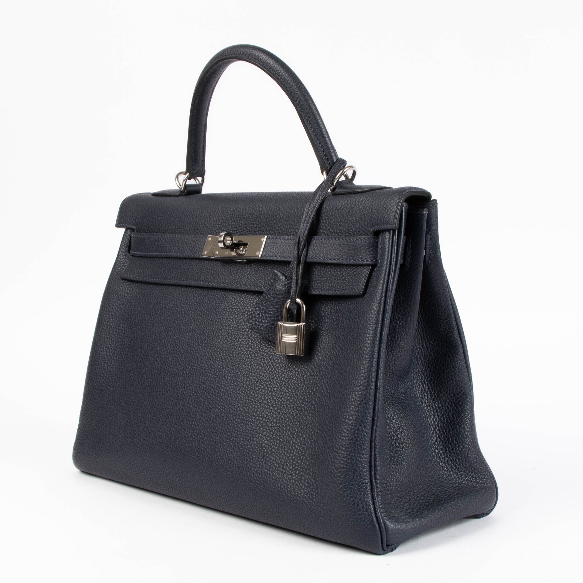 Shop the authentic Hermes Kelly 32 Bleu Nuit PHW second hand on Labellov.comv