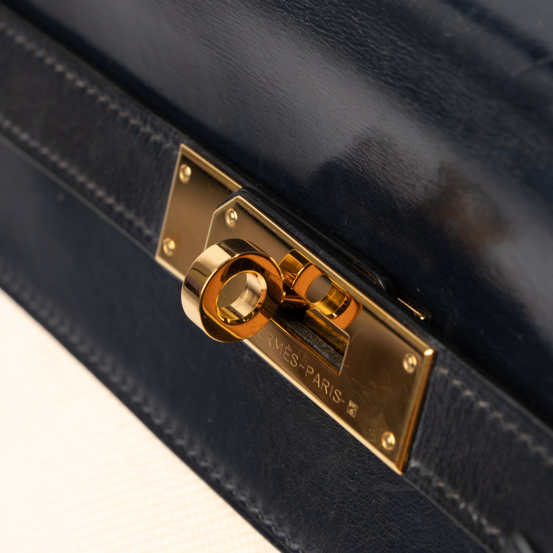 Hermès Vintage Kelly 32 Ecru/Bleu Marine Toile H/Box GHW