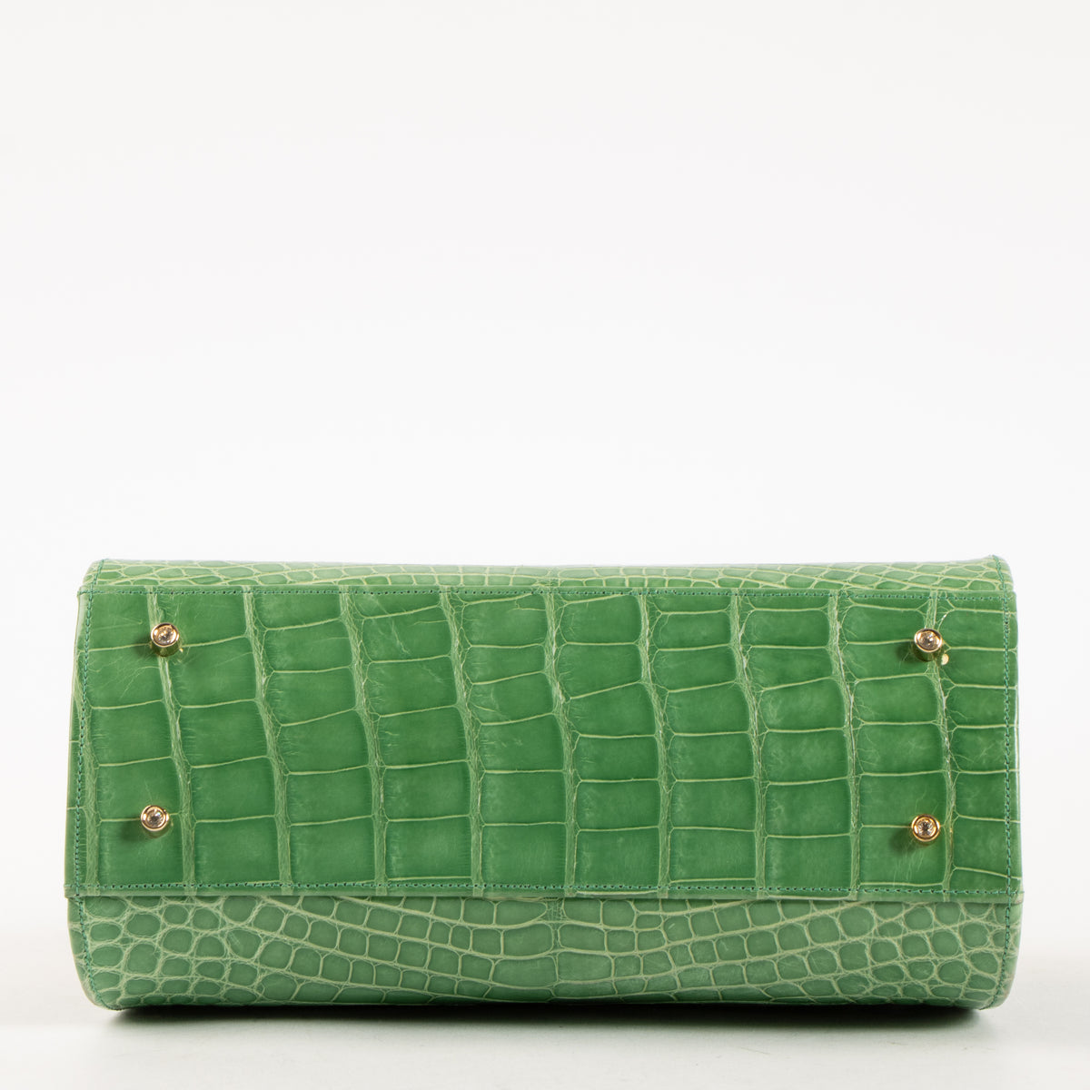 Shop this authentic Judith Leiber Green Shiny Alligator Frame Clutch Pre-Loved on Labellov.com